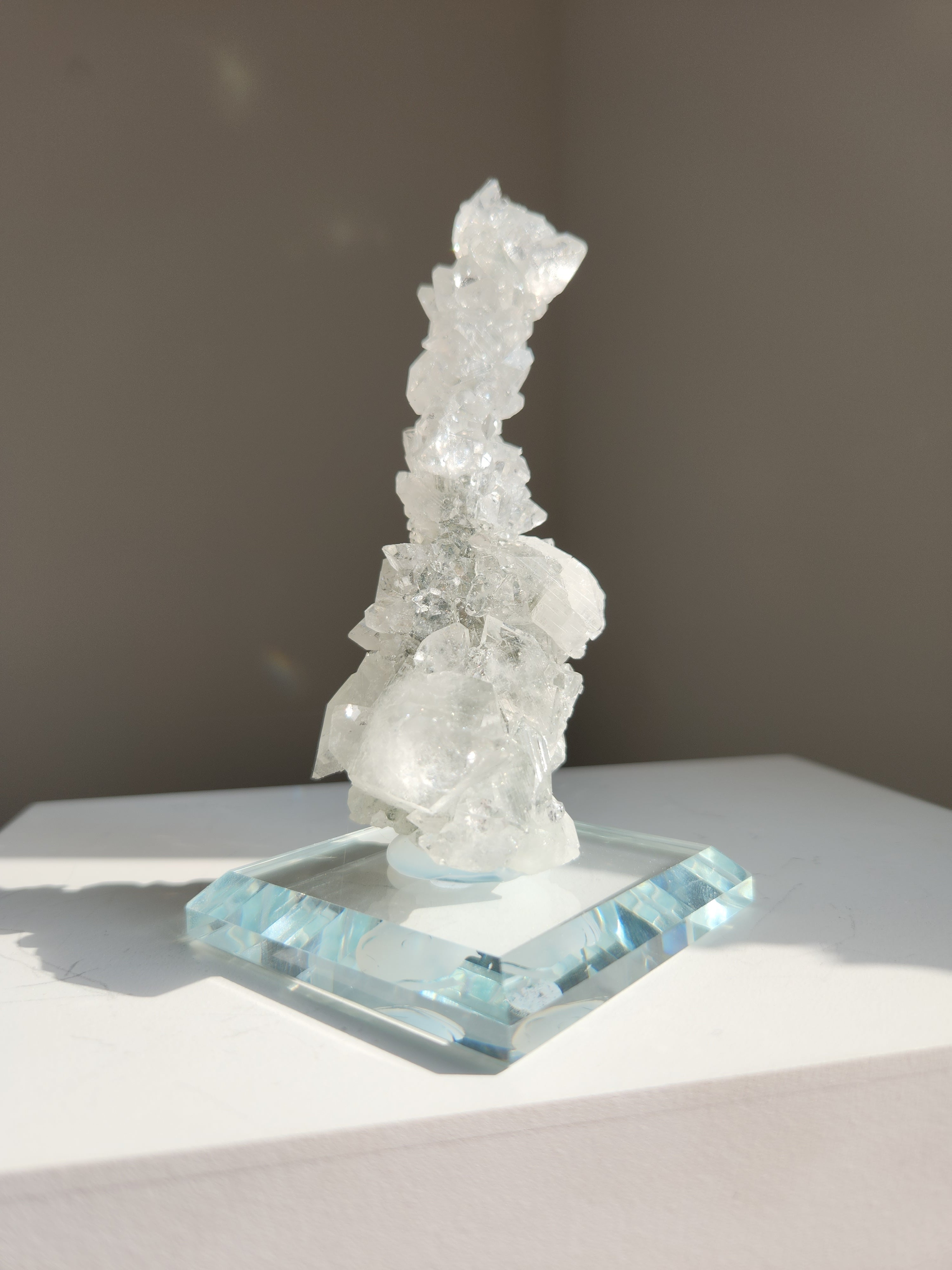 Apophyllite in Stalactite 003