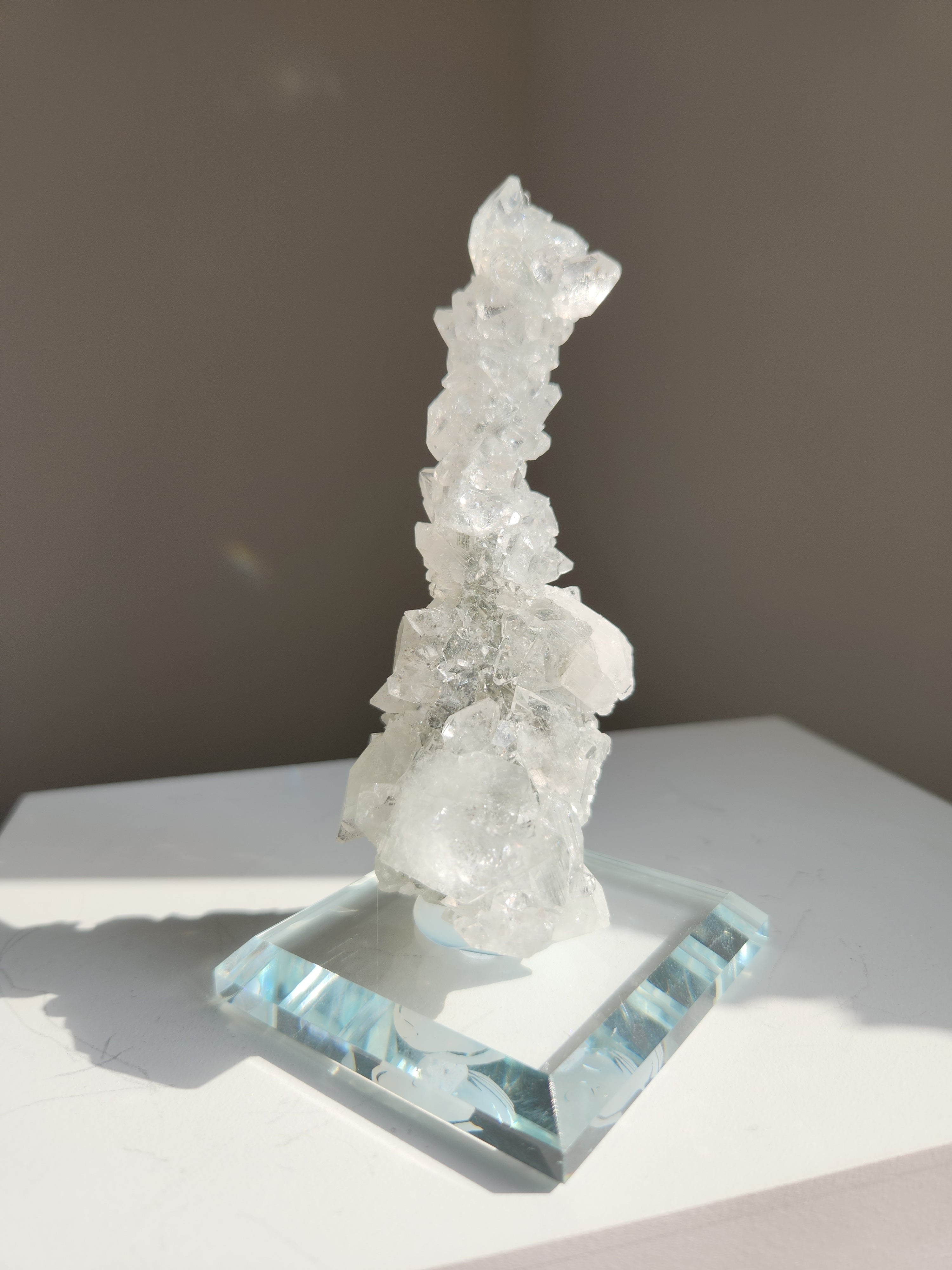 Apophyllite in Stalactite 003