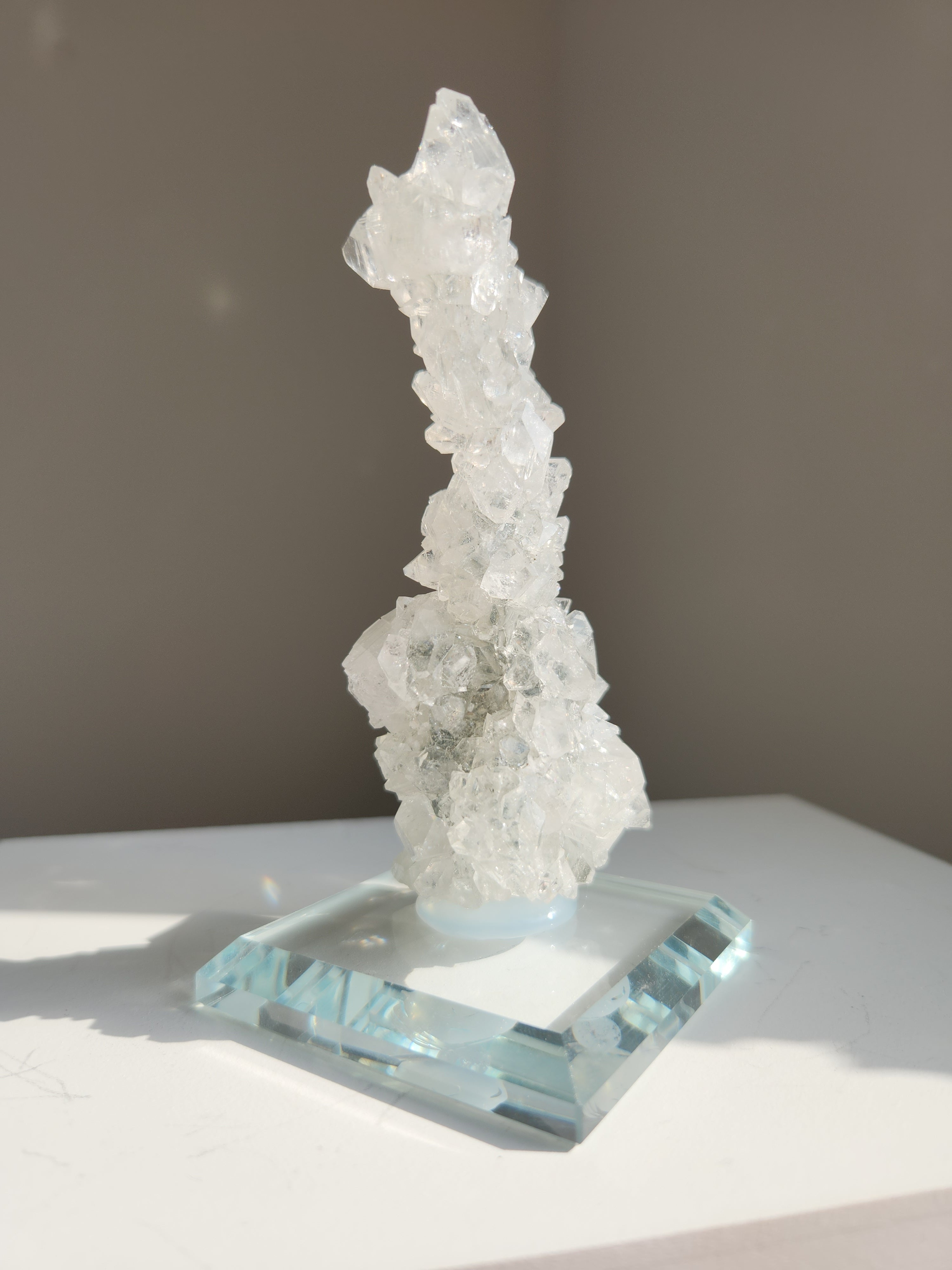 Apophyllite in Stalactite 003