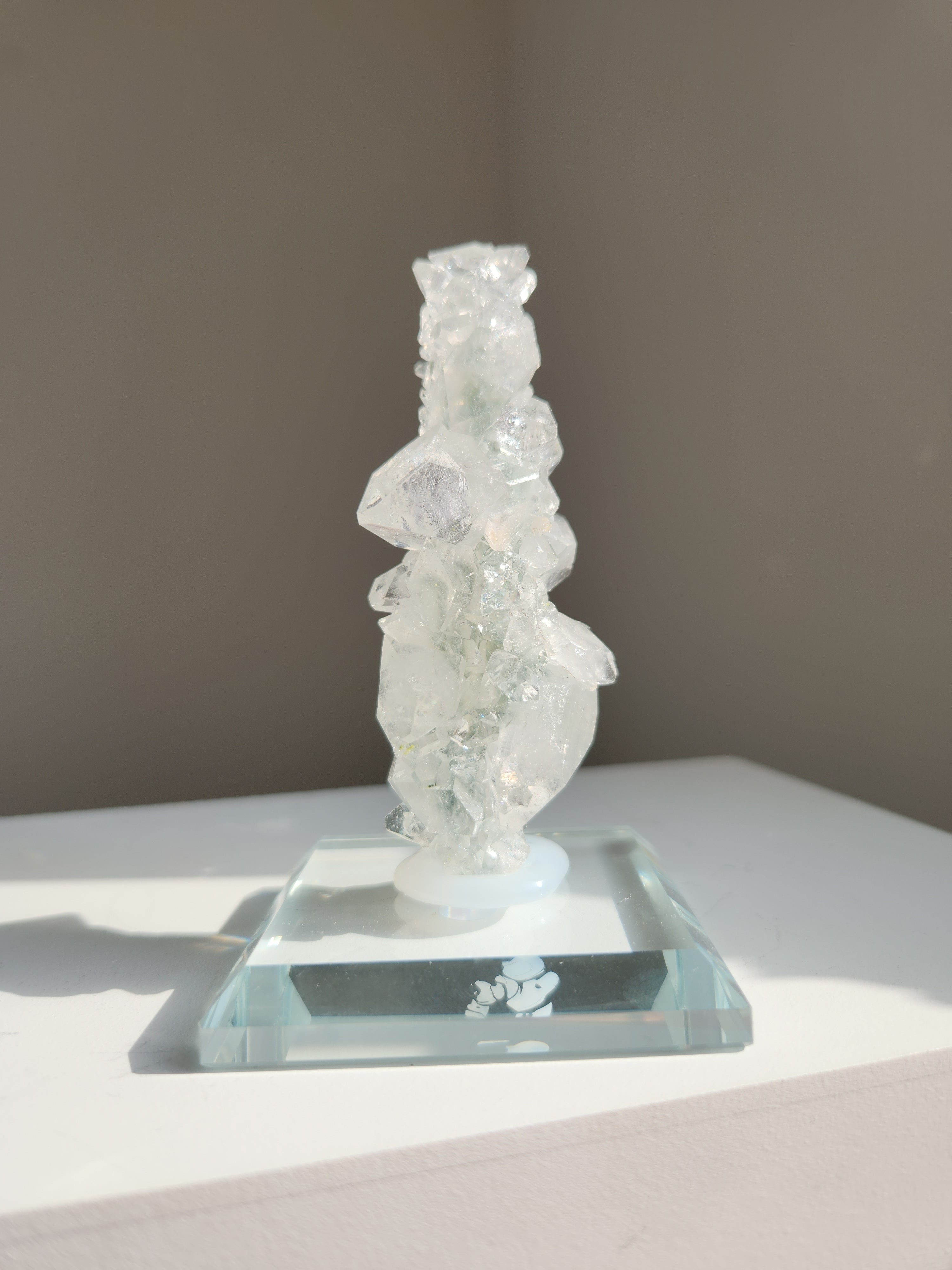 Apophyllite in Stalactite 004