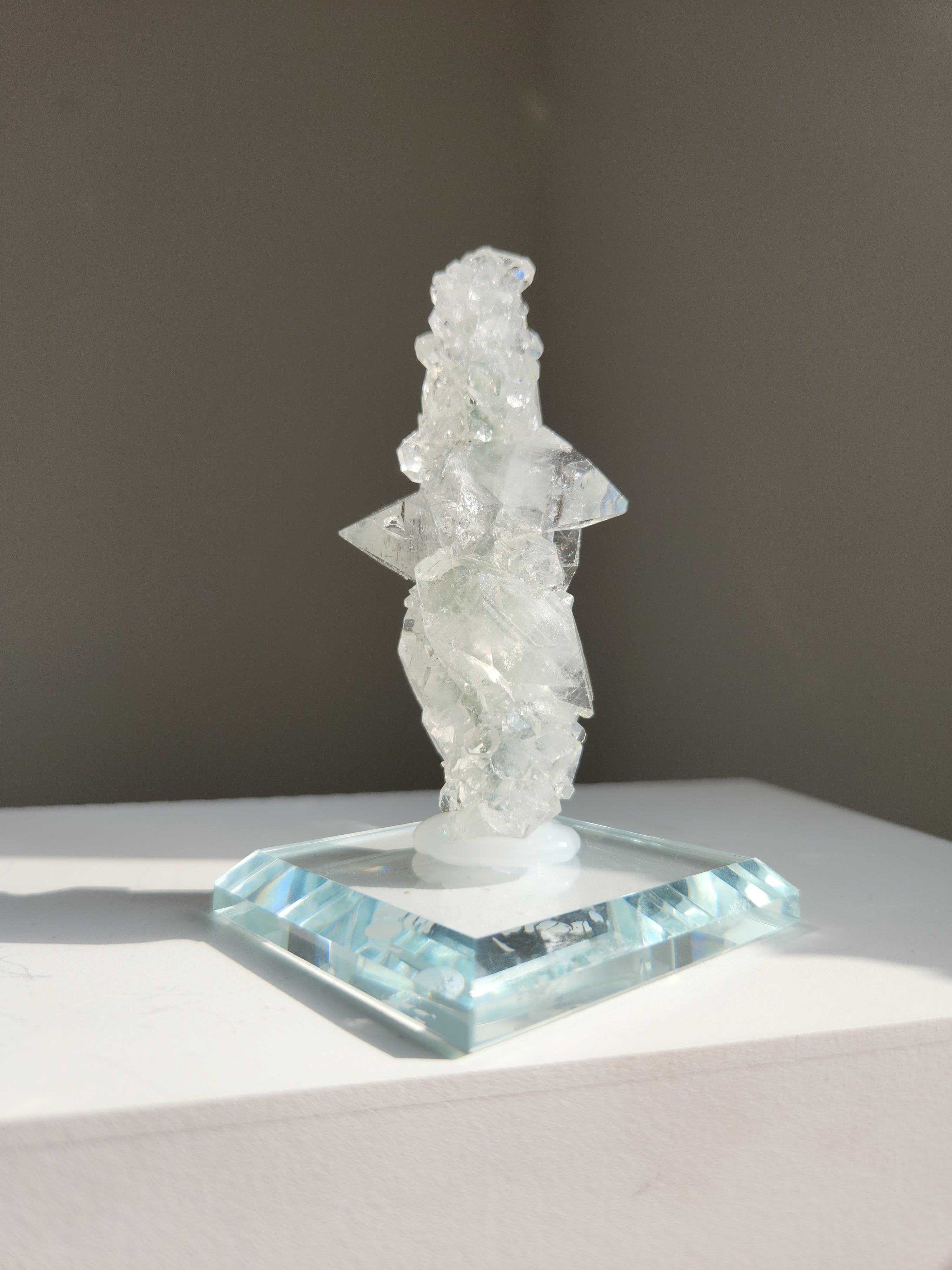 Apophyllite in Stalactite 004