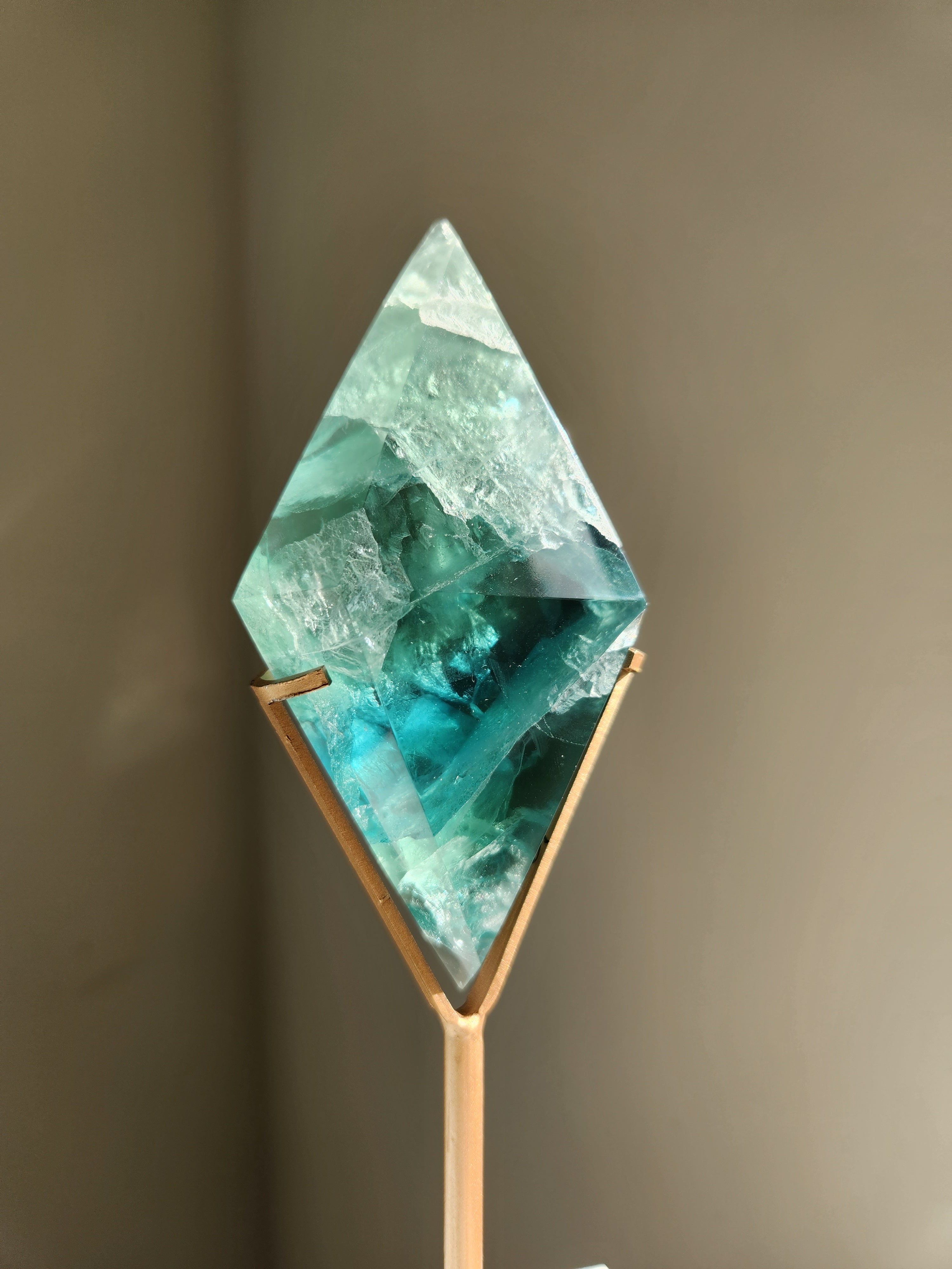 Fluorite Diamond 011
