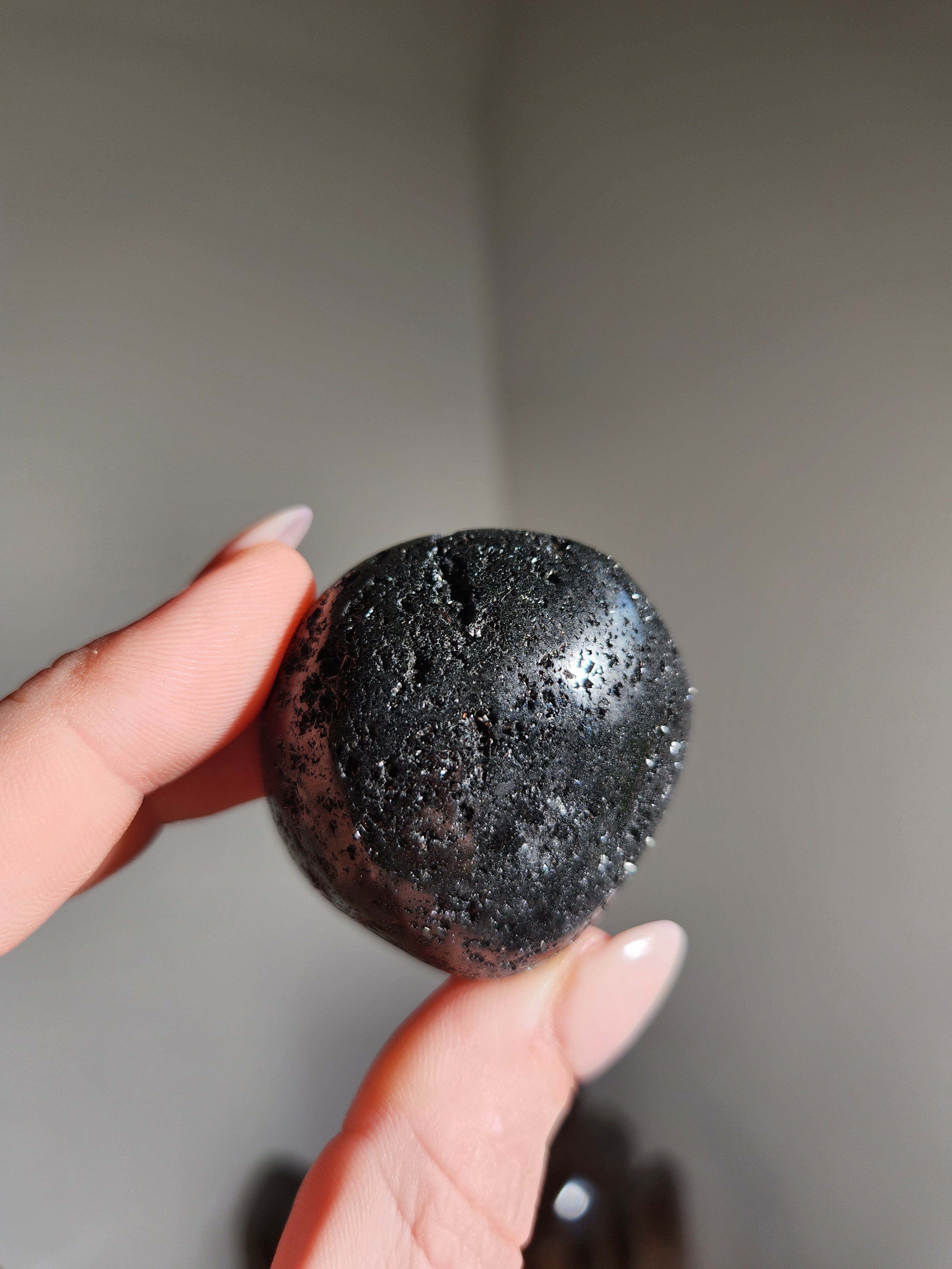 Fibrous Black Tourmaline Palmstone 001