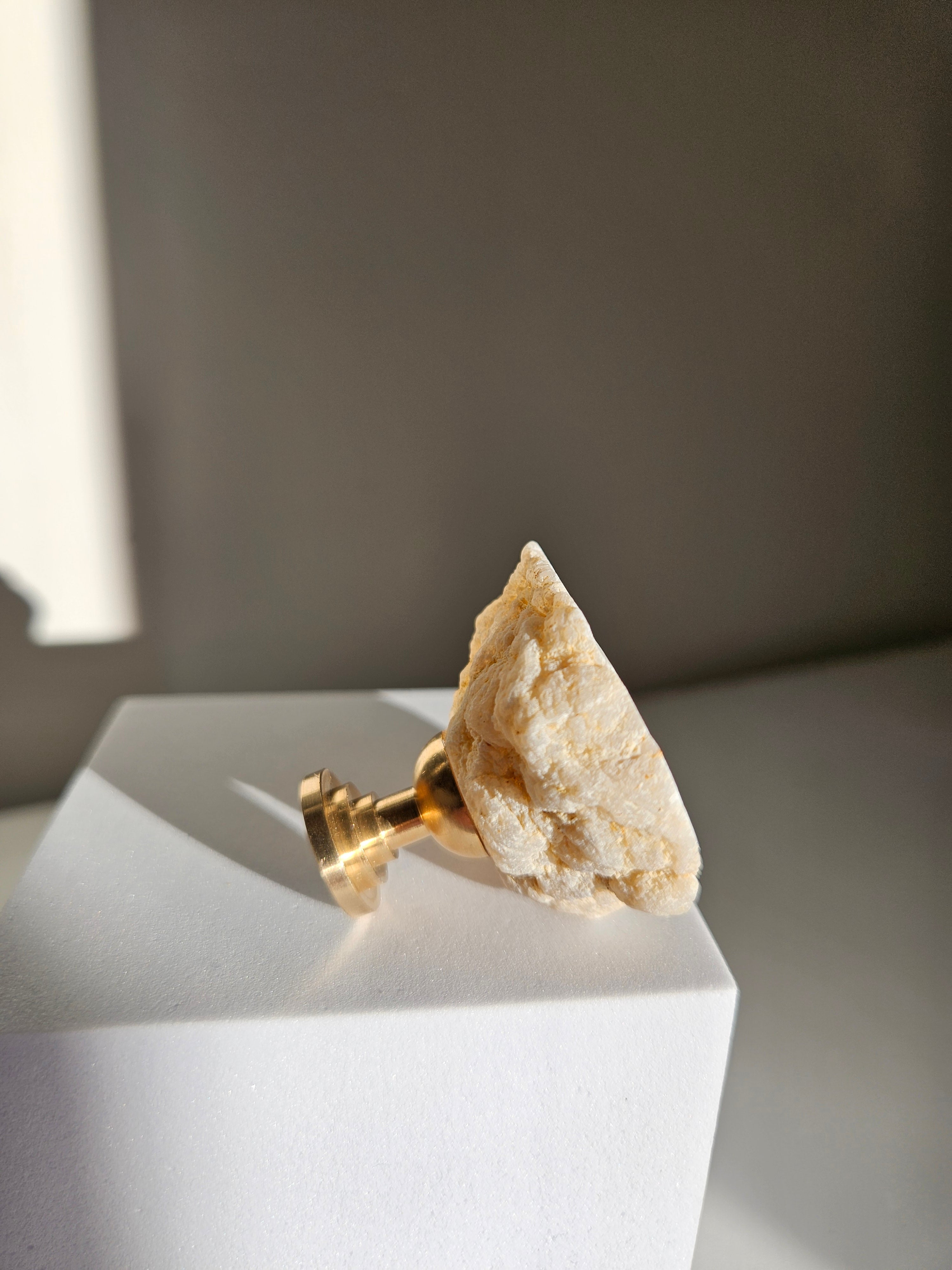 Quartz Geode drawer pull 004