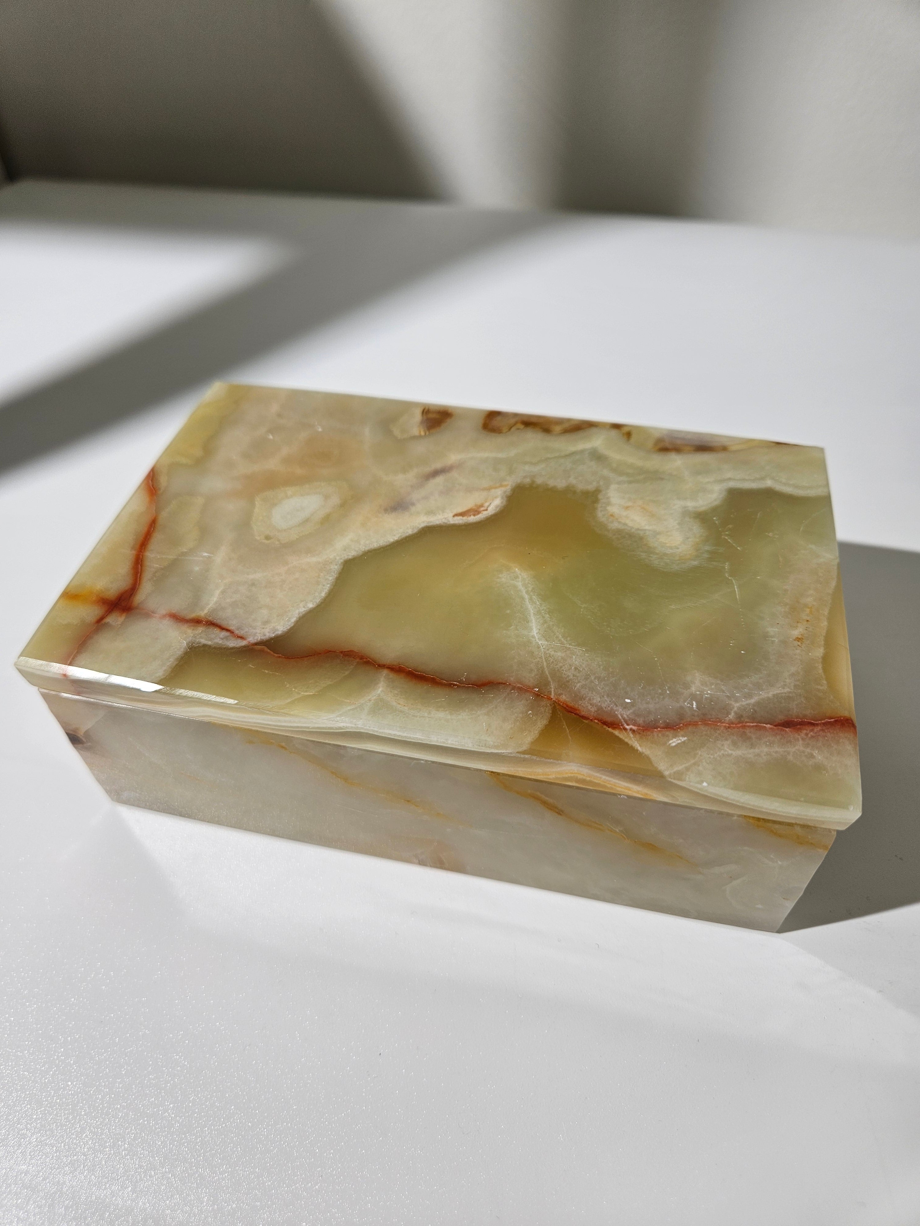 Carved Onyx Box 001