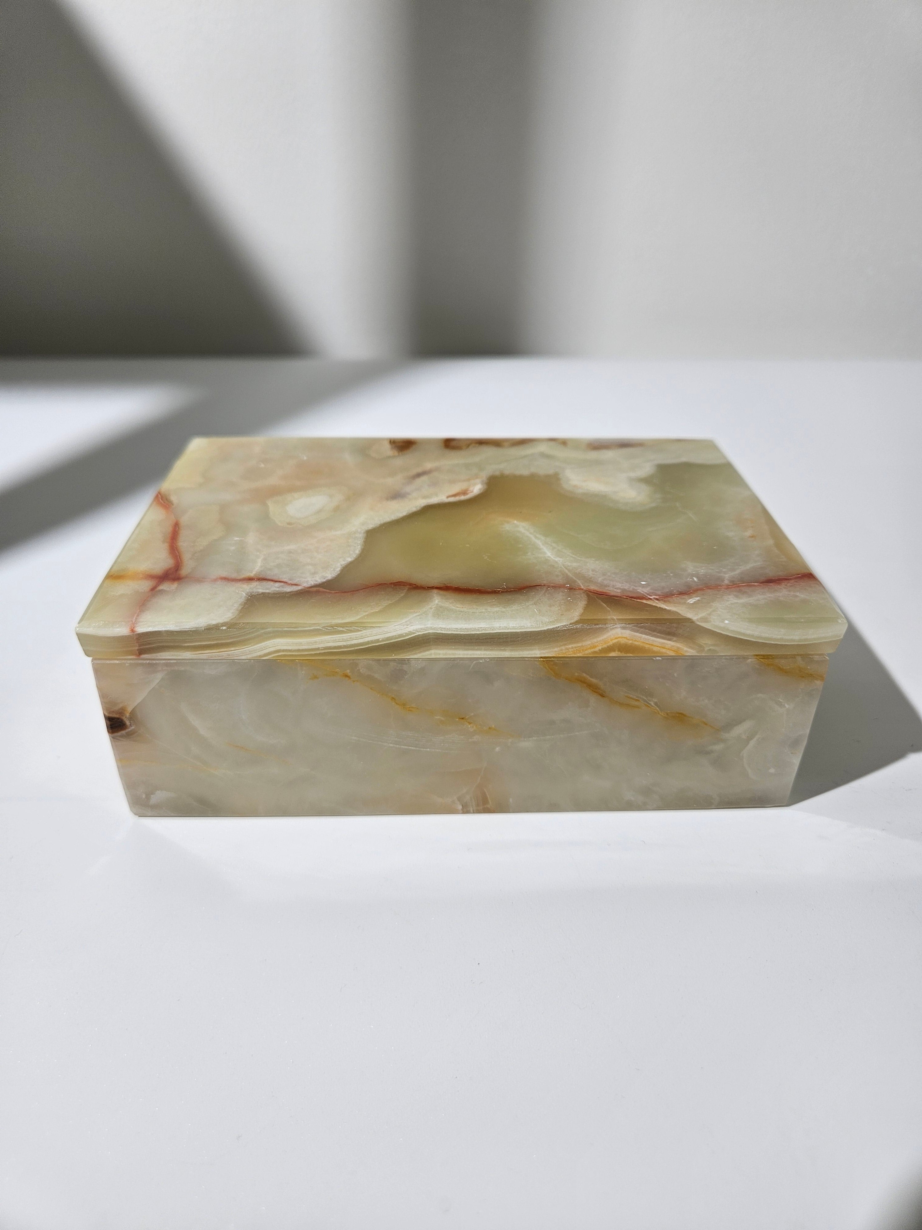 Carved Onyx Box 001
