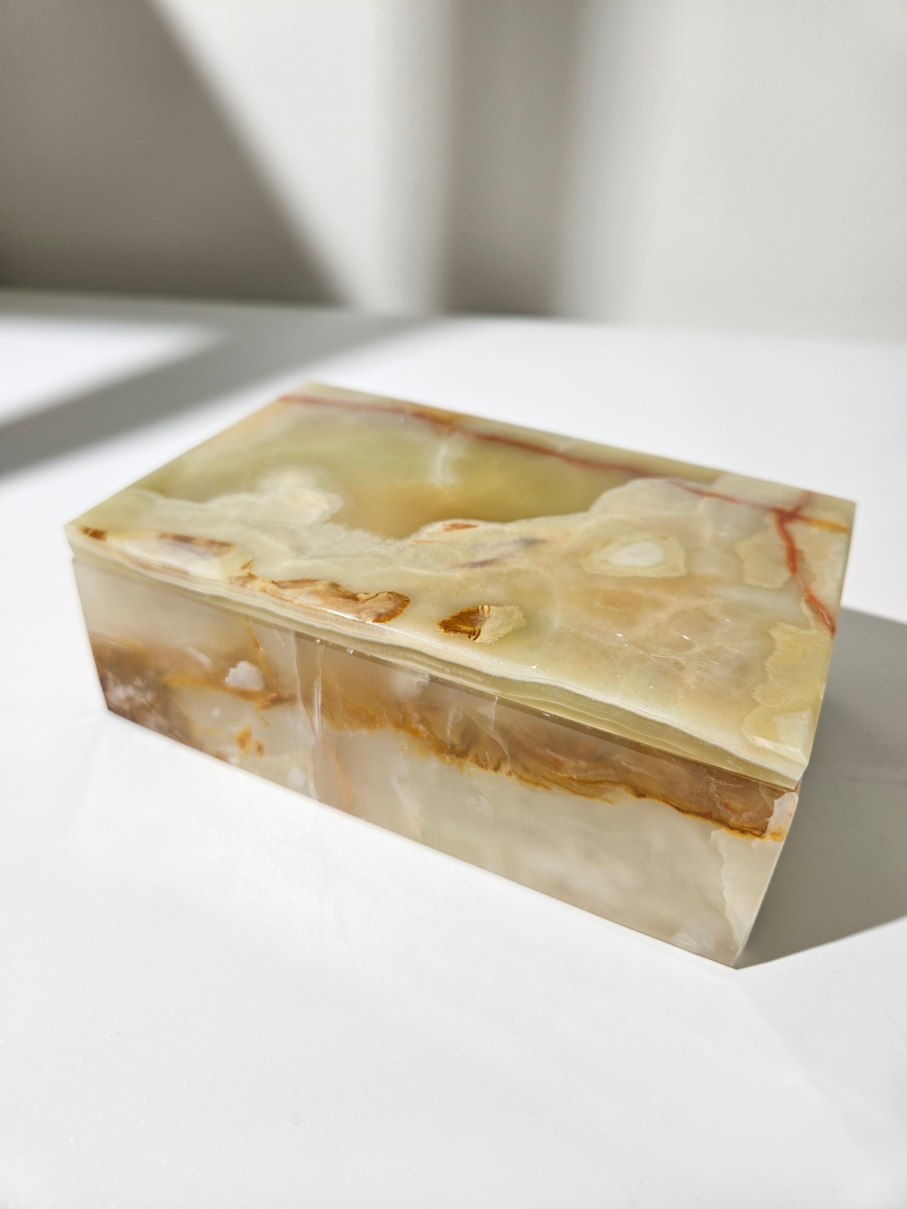 Carved Onyx Box 001