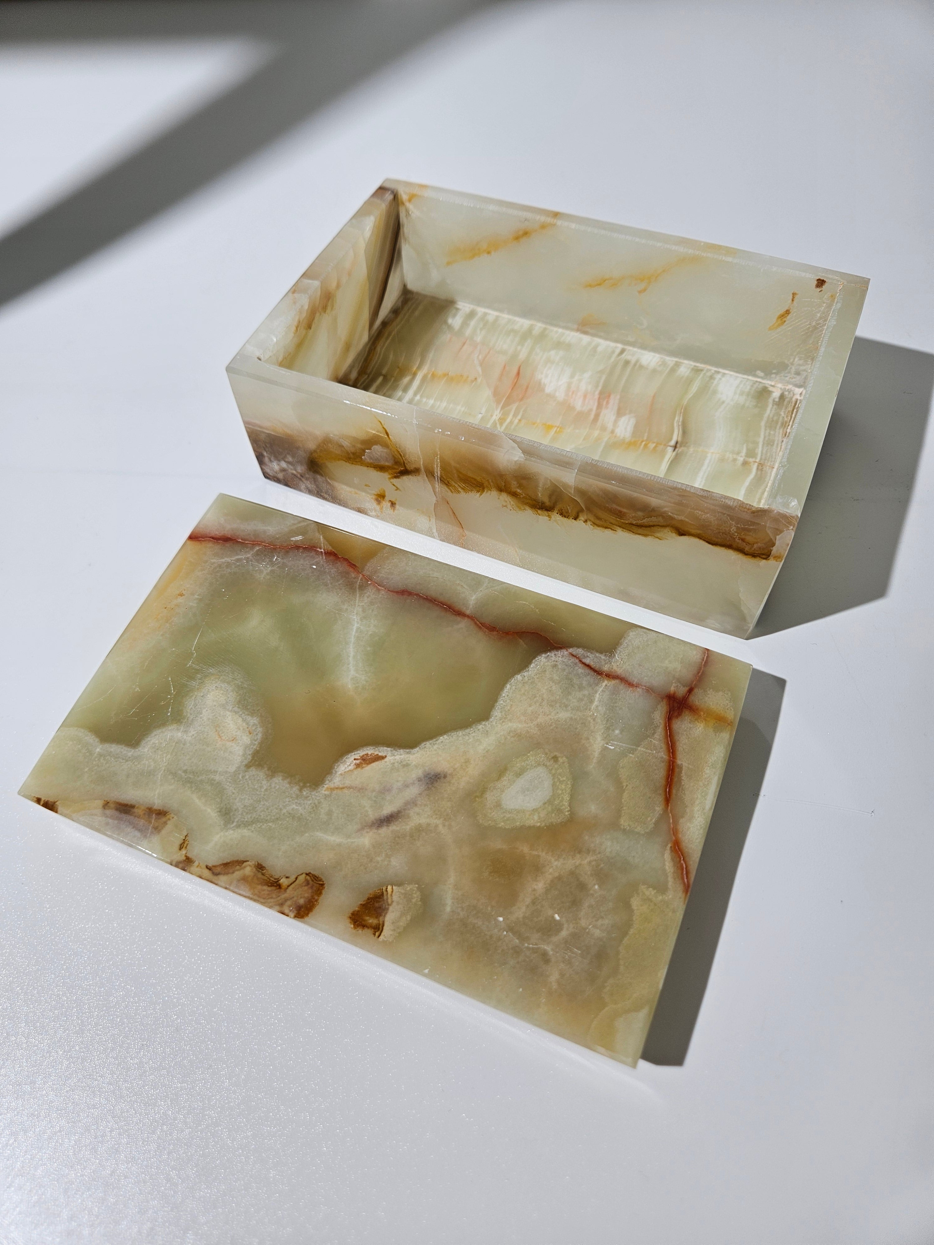Carved Onyx Box 001