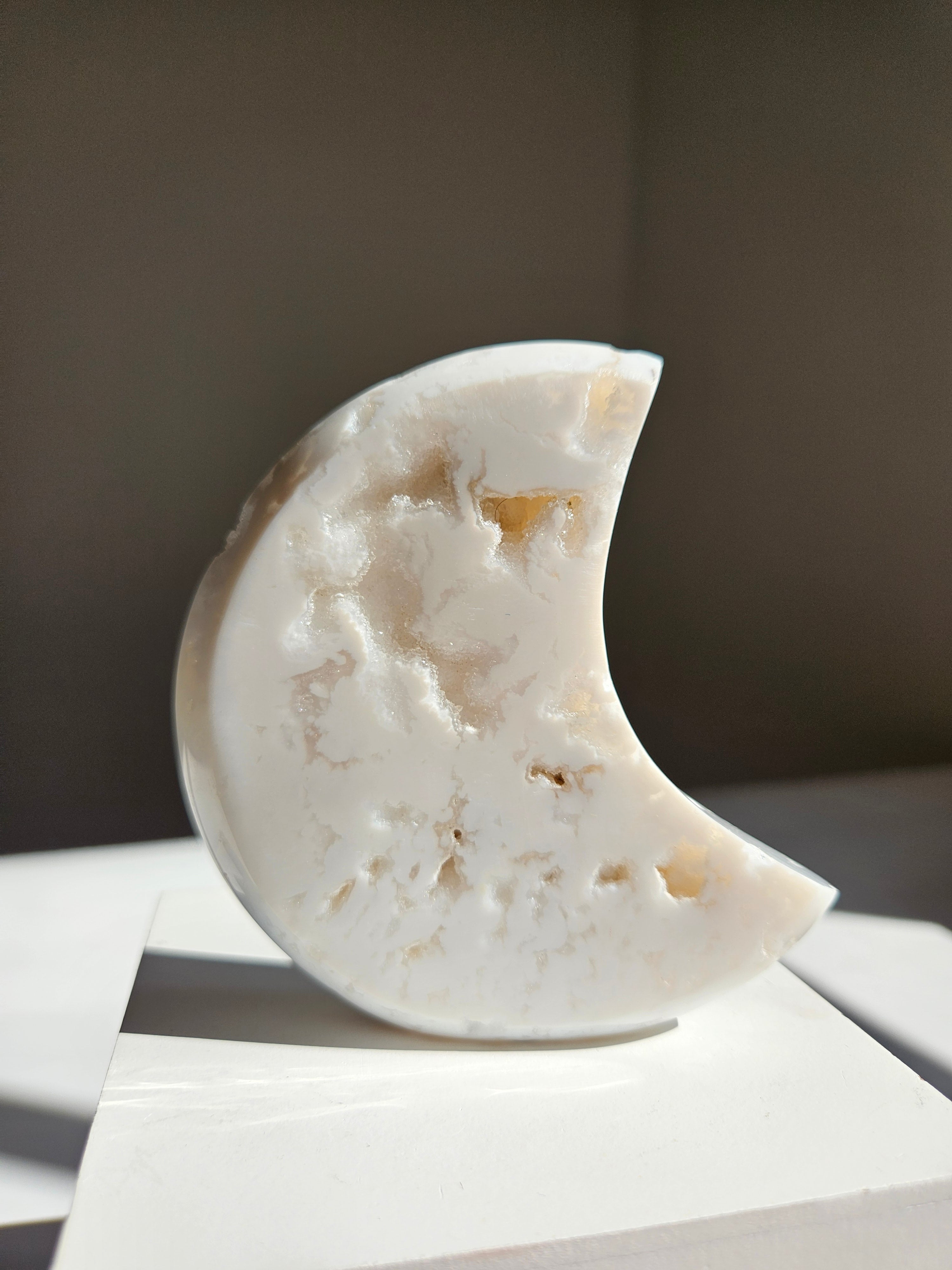 Plume Agate Standing Moon 001