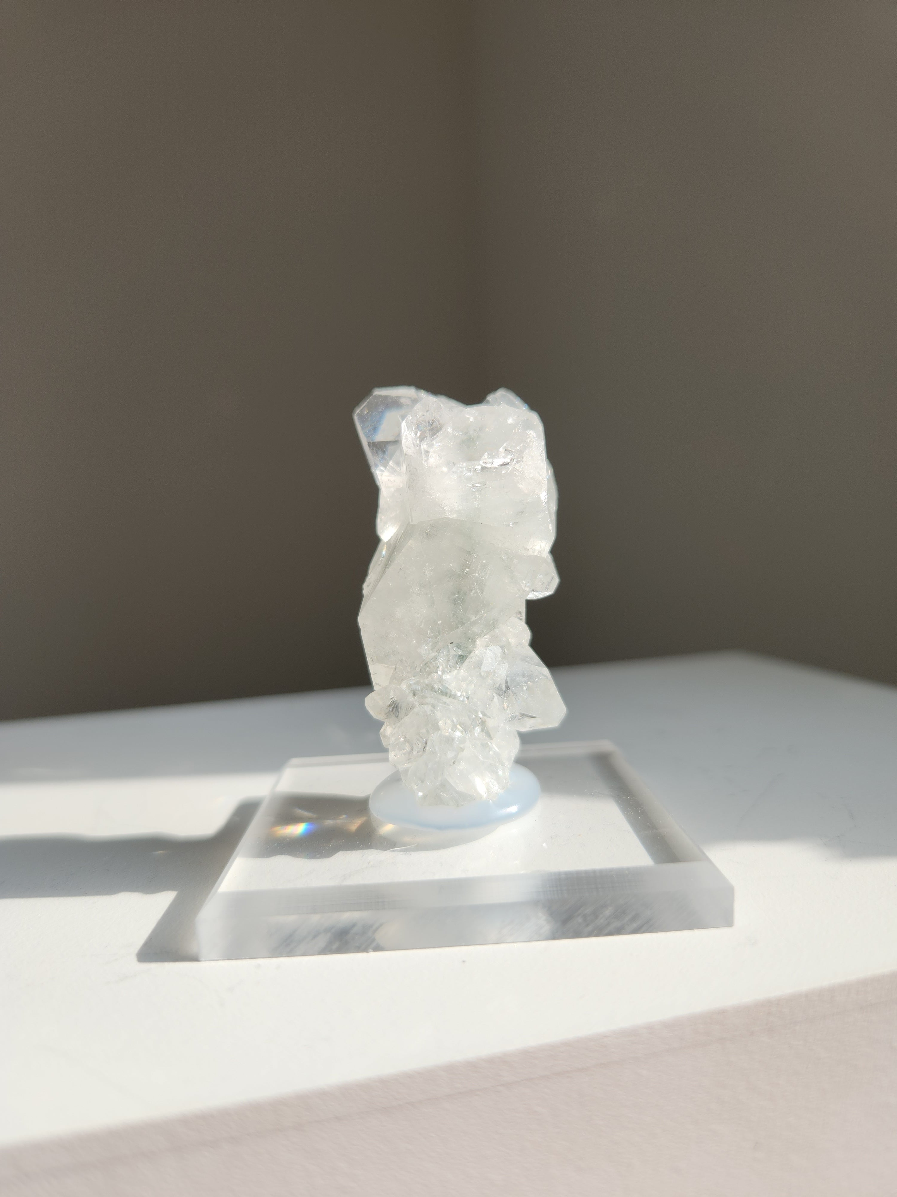 Apophyllite in Stalactite 002