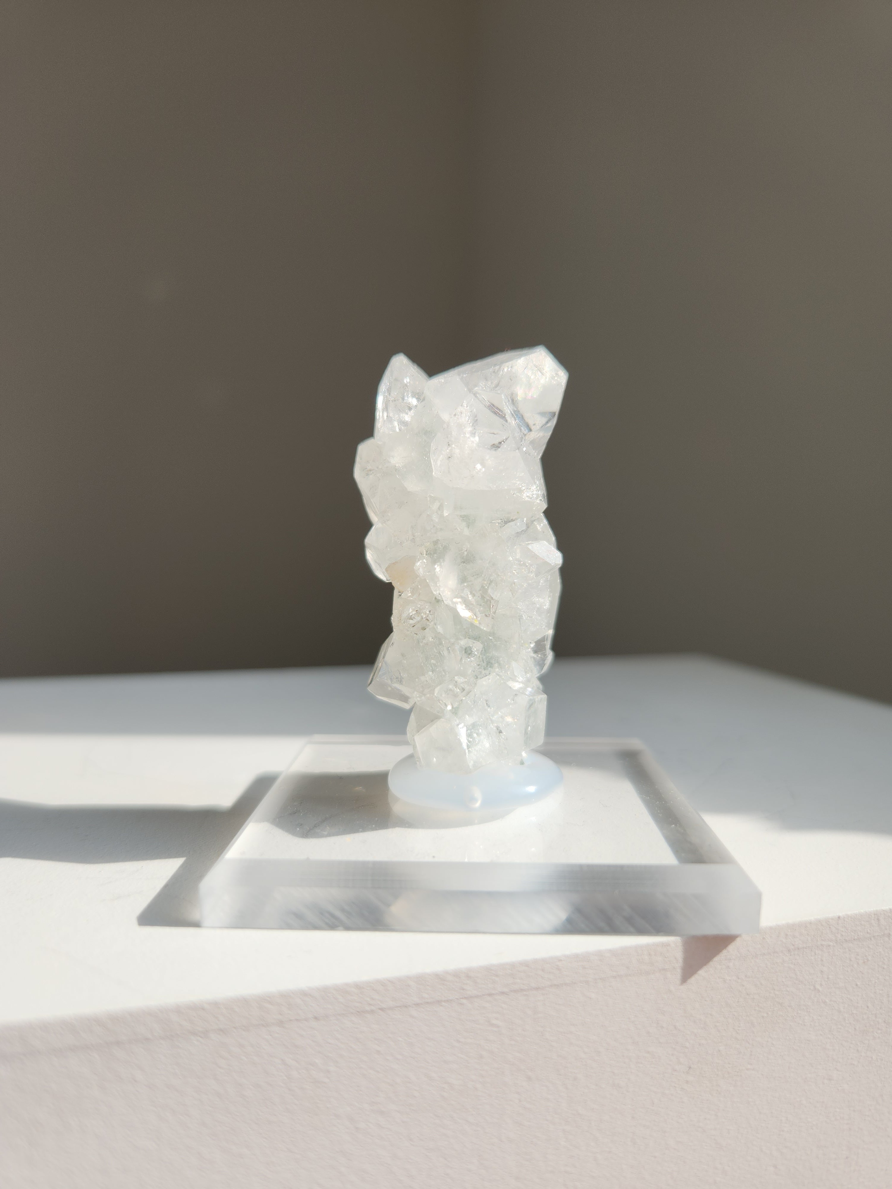 Apophyllite in Stalactite 002