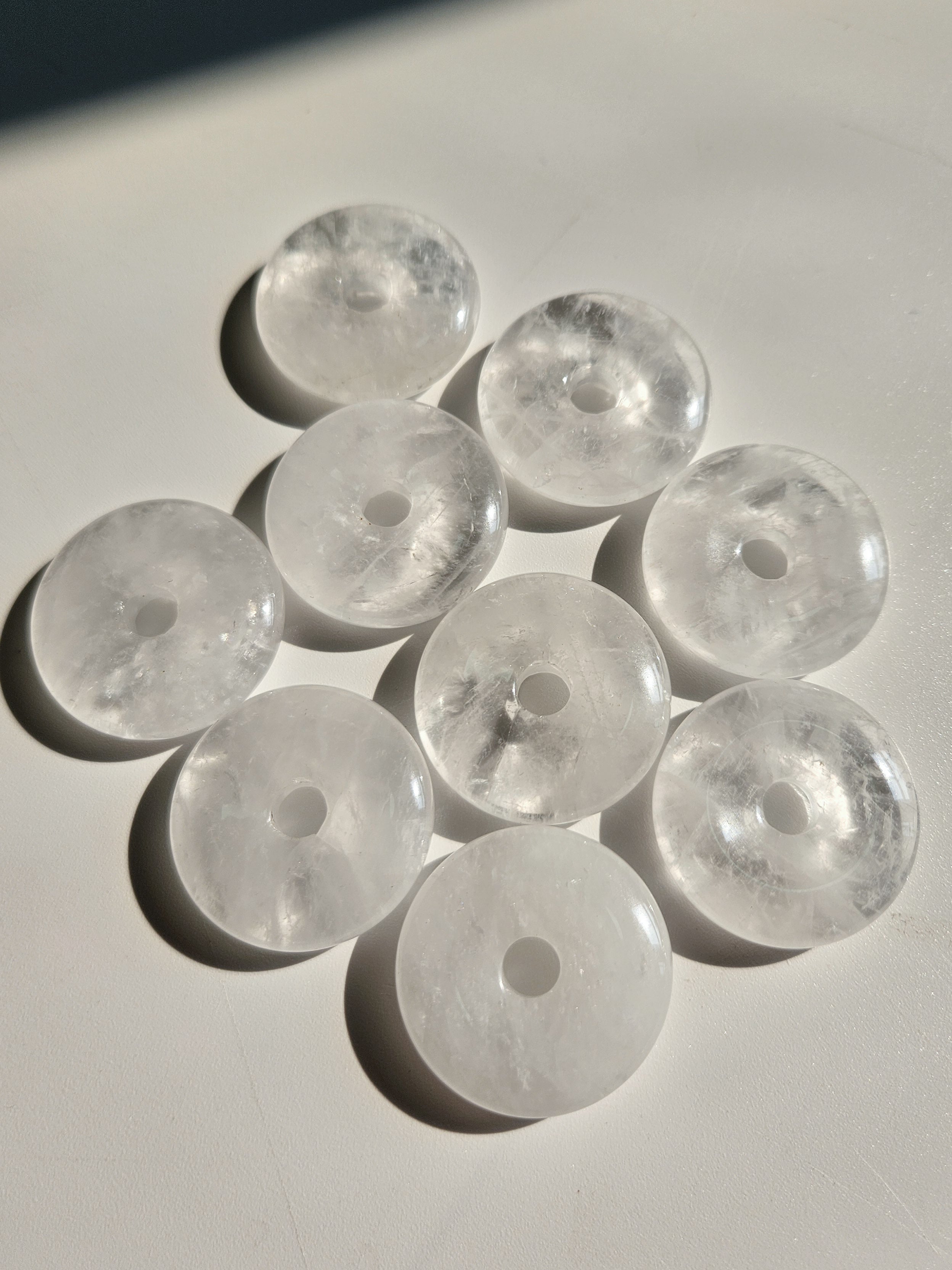 Quartz Donut | sphere stand