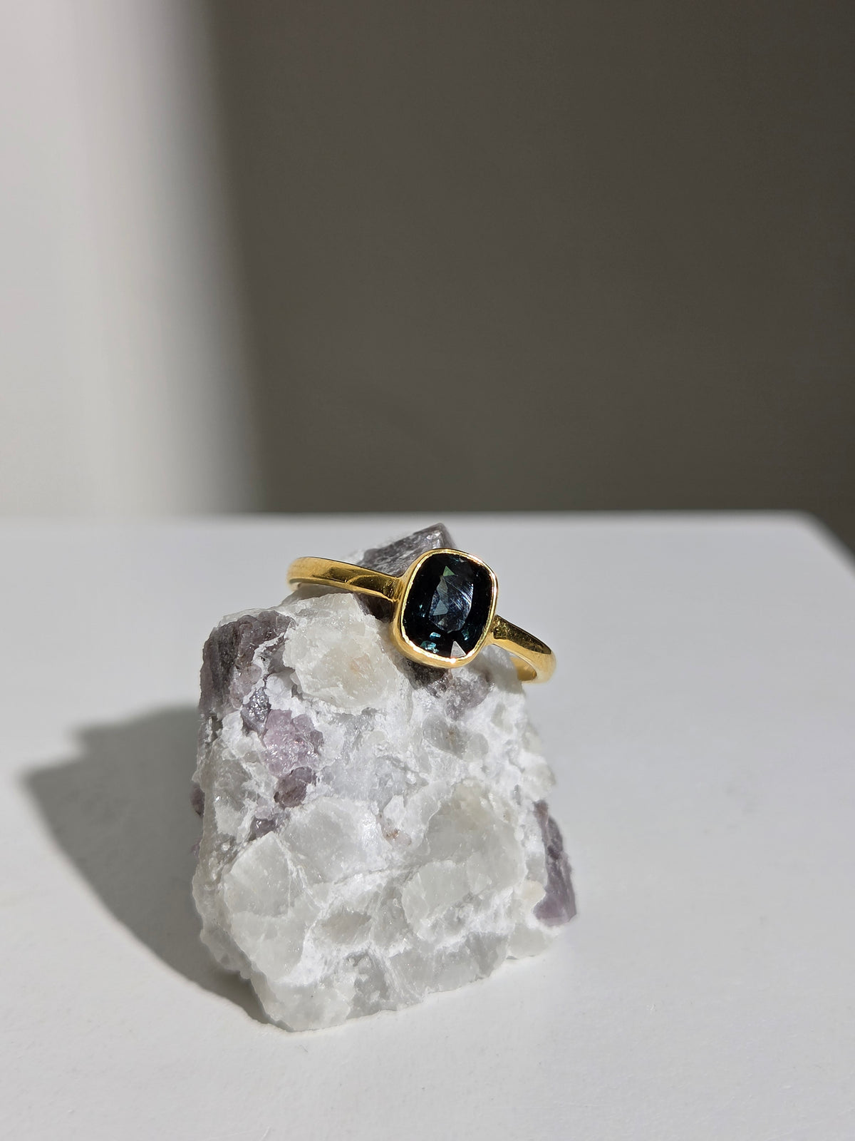Size 8 | Spinel Ring | gold 003