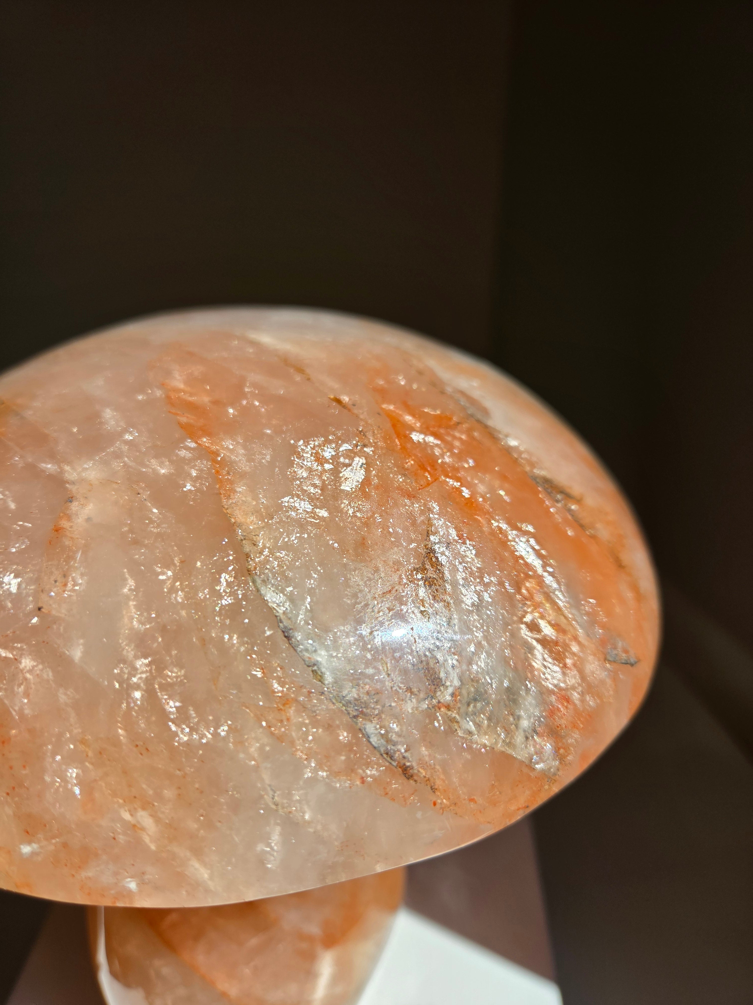 Hematite Quartz Statement Mushie