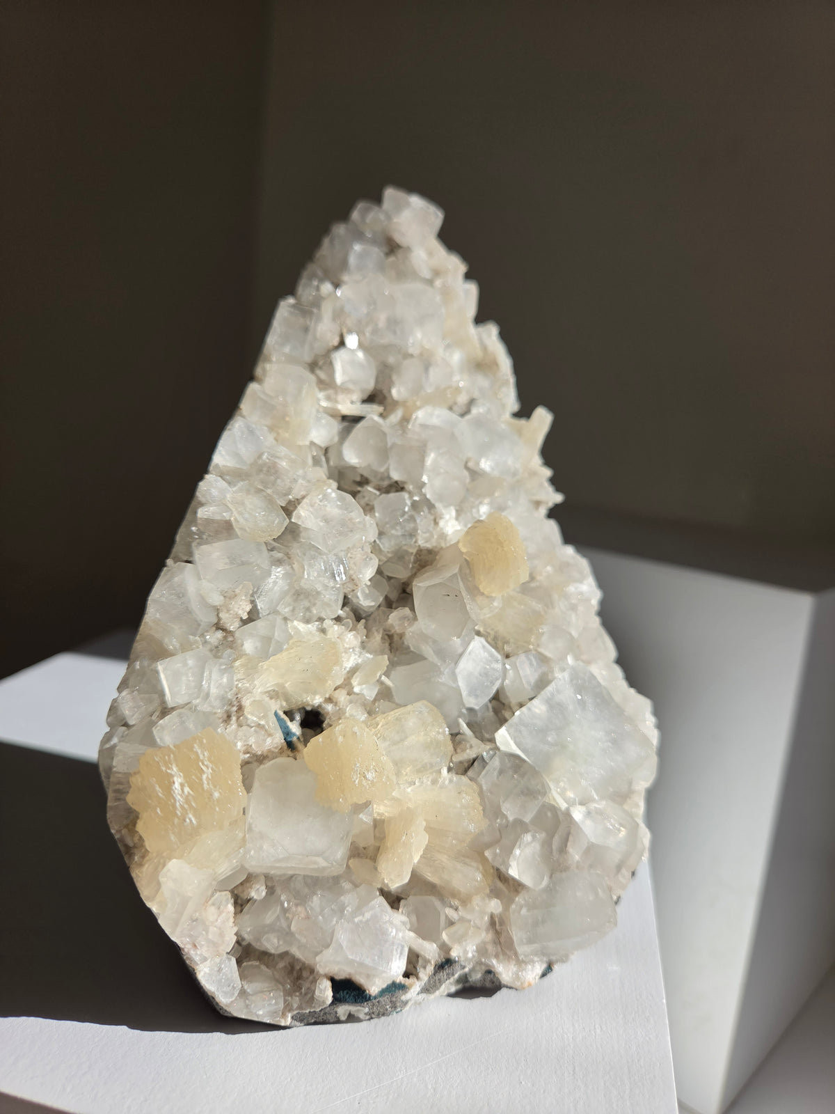 Apophyllite x Stilbite 002