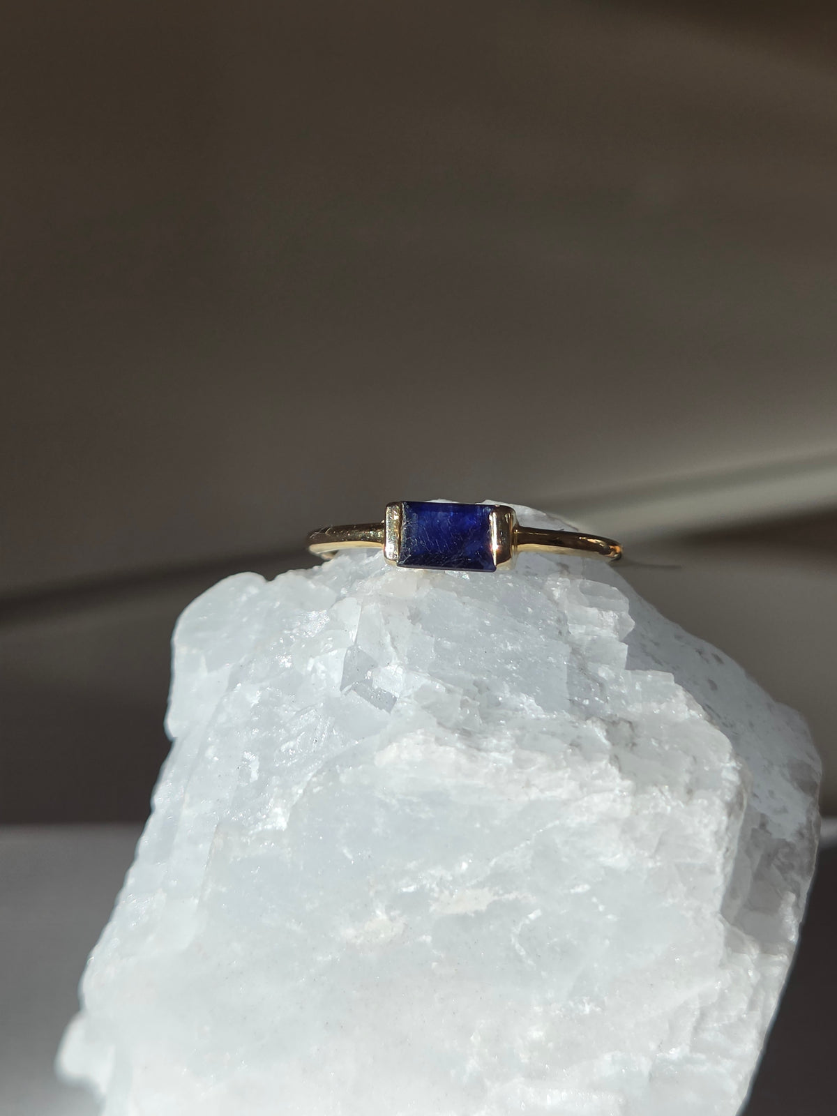 Size 8 | Sapphire Ring | gold 033