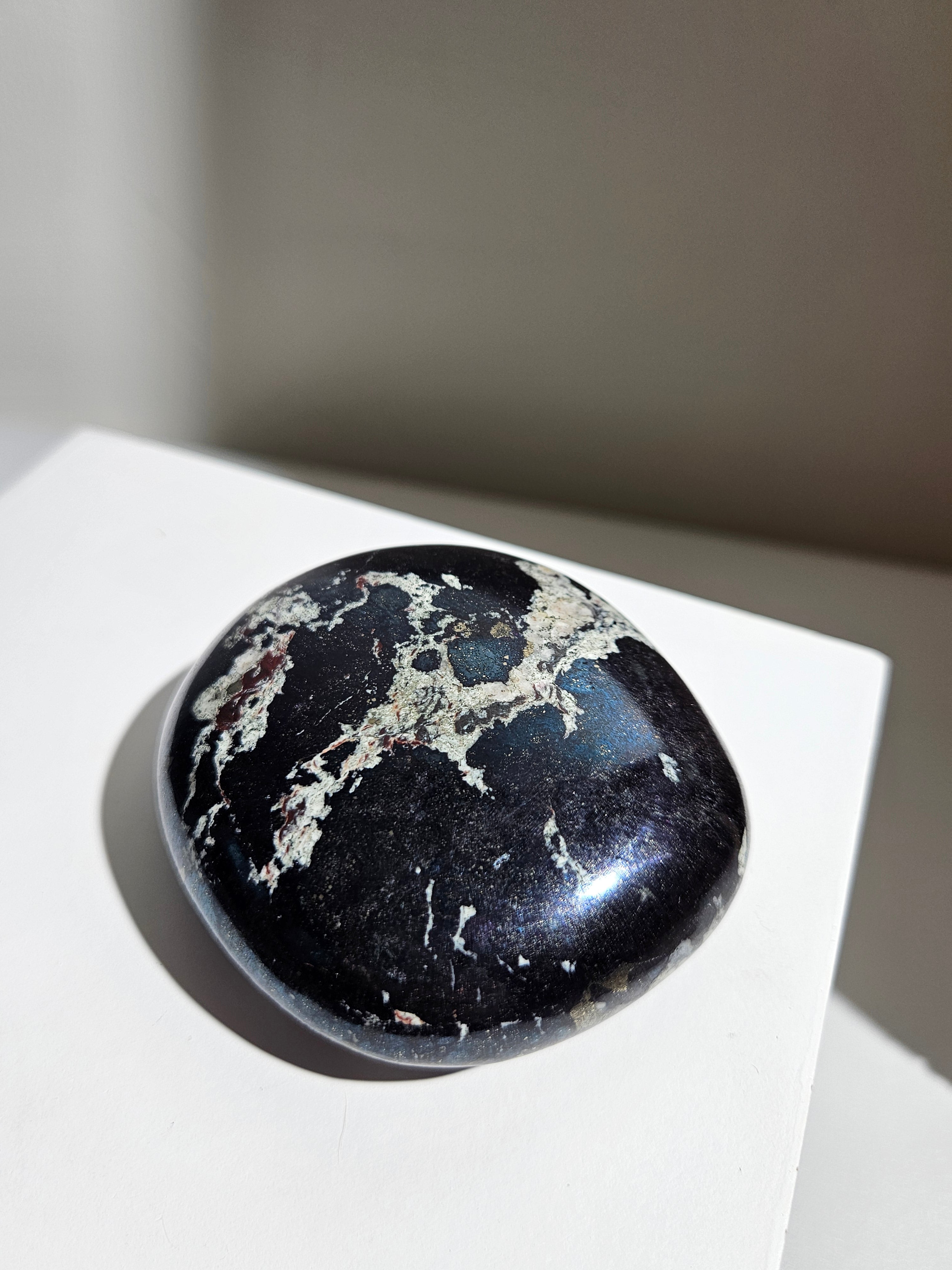 Peruvian Covelite Palmstone 010