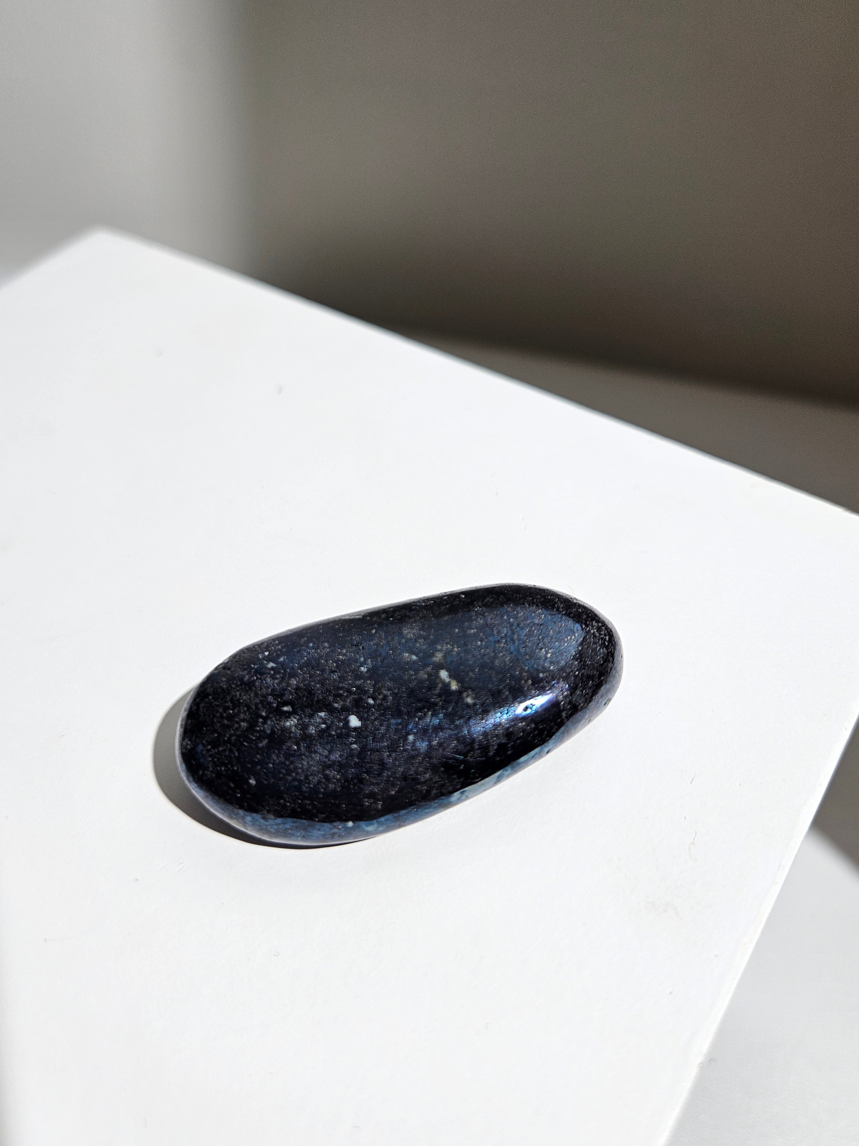 Peruvian Covelite Palmstone 004