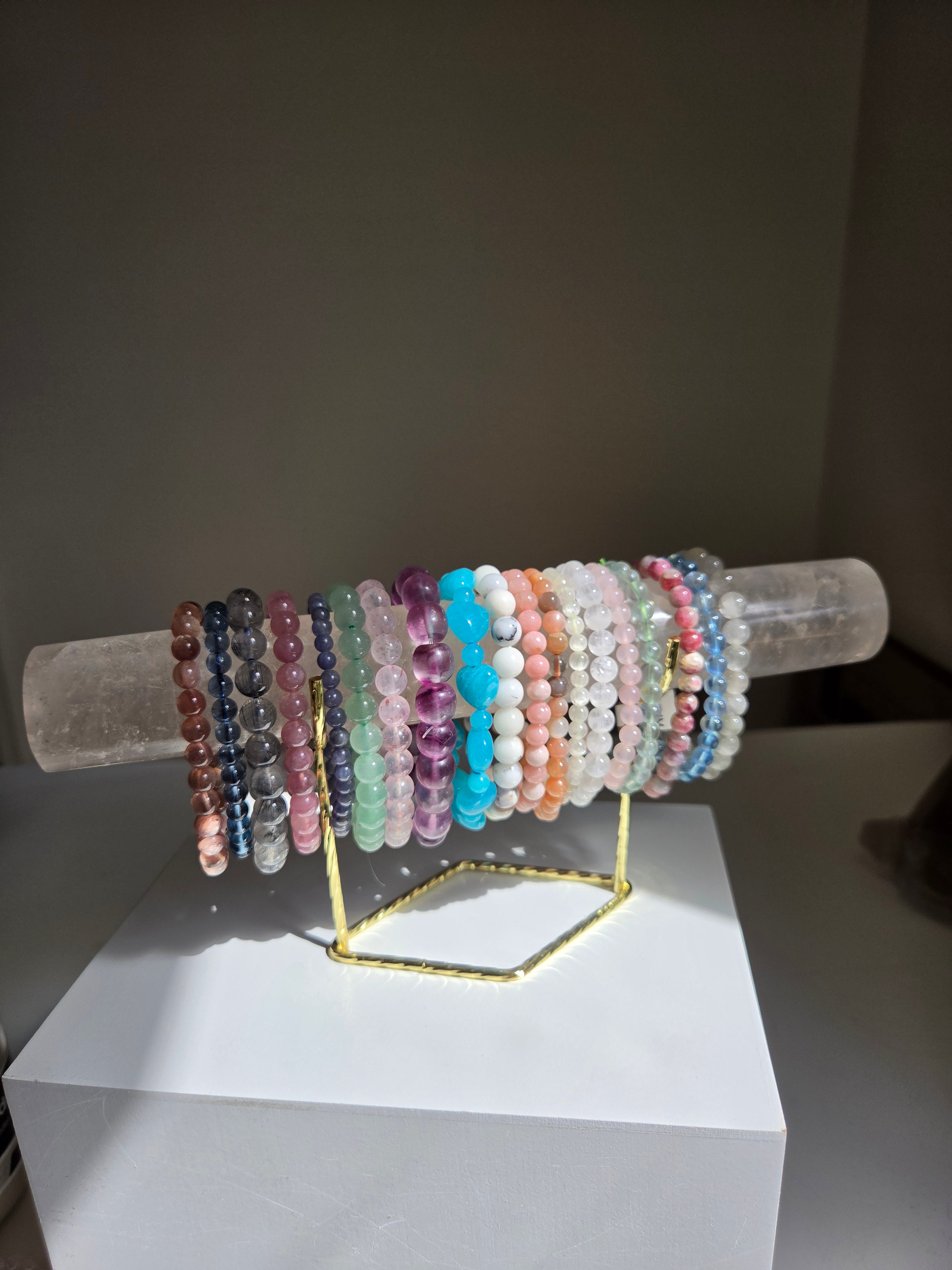 Quartz Bracelet Holder with Bracelet Bundle
