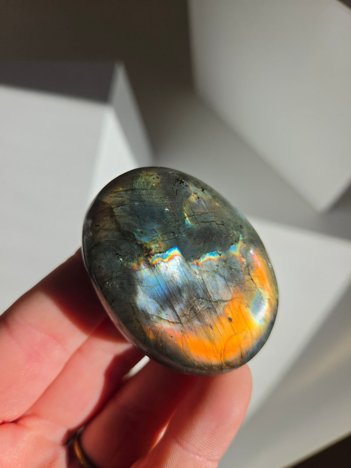 Labradorite Palmstone 005