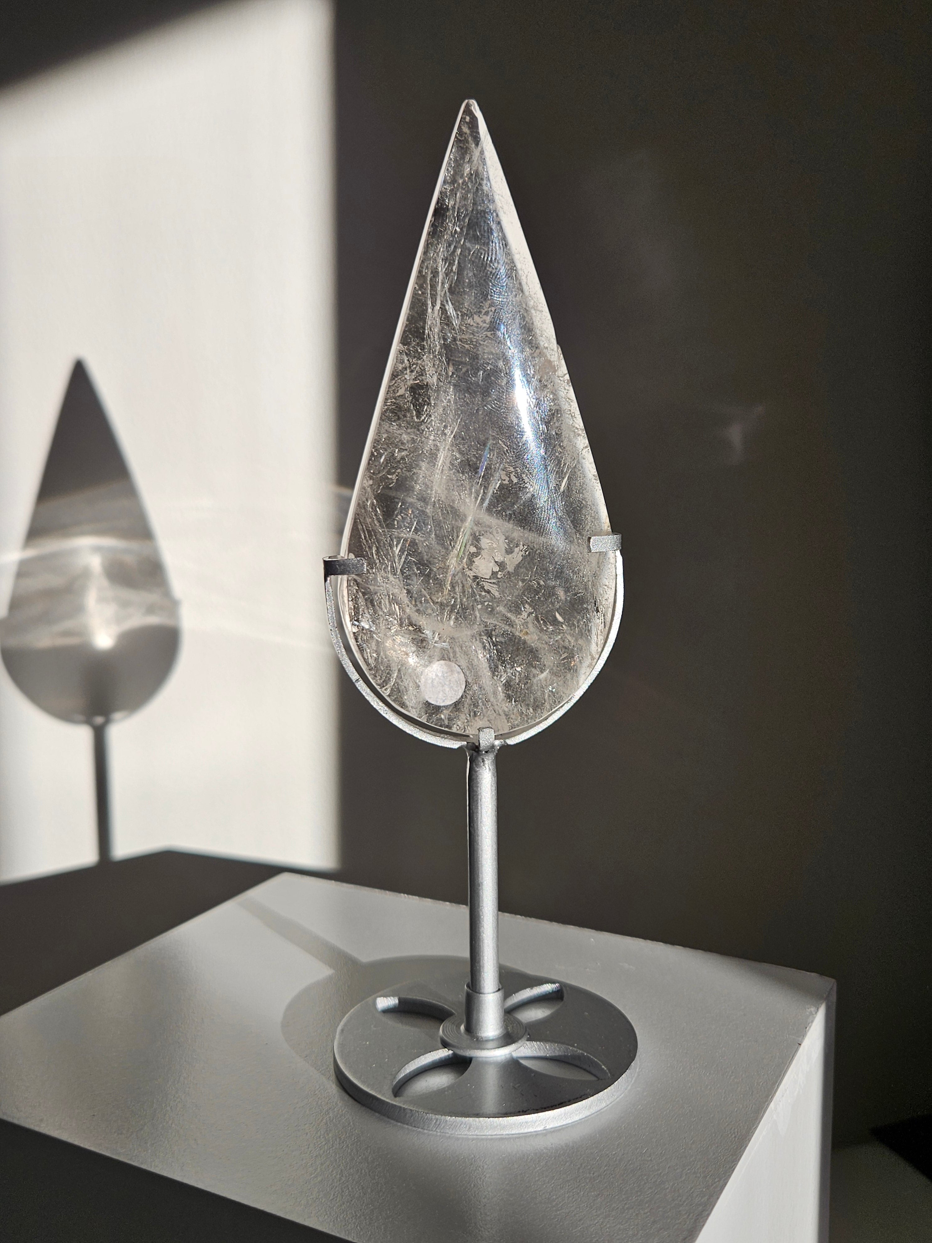 Quartz Teardrop on Stand 001