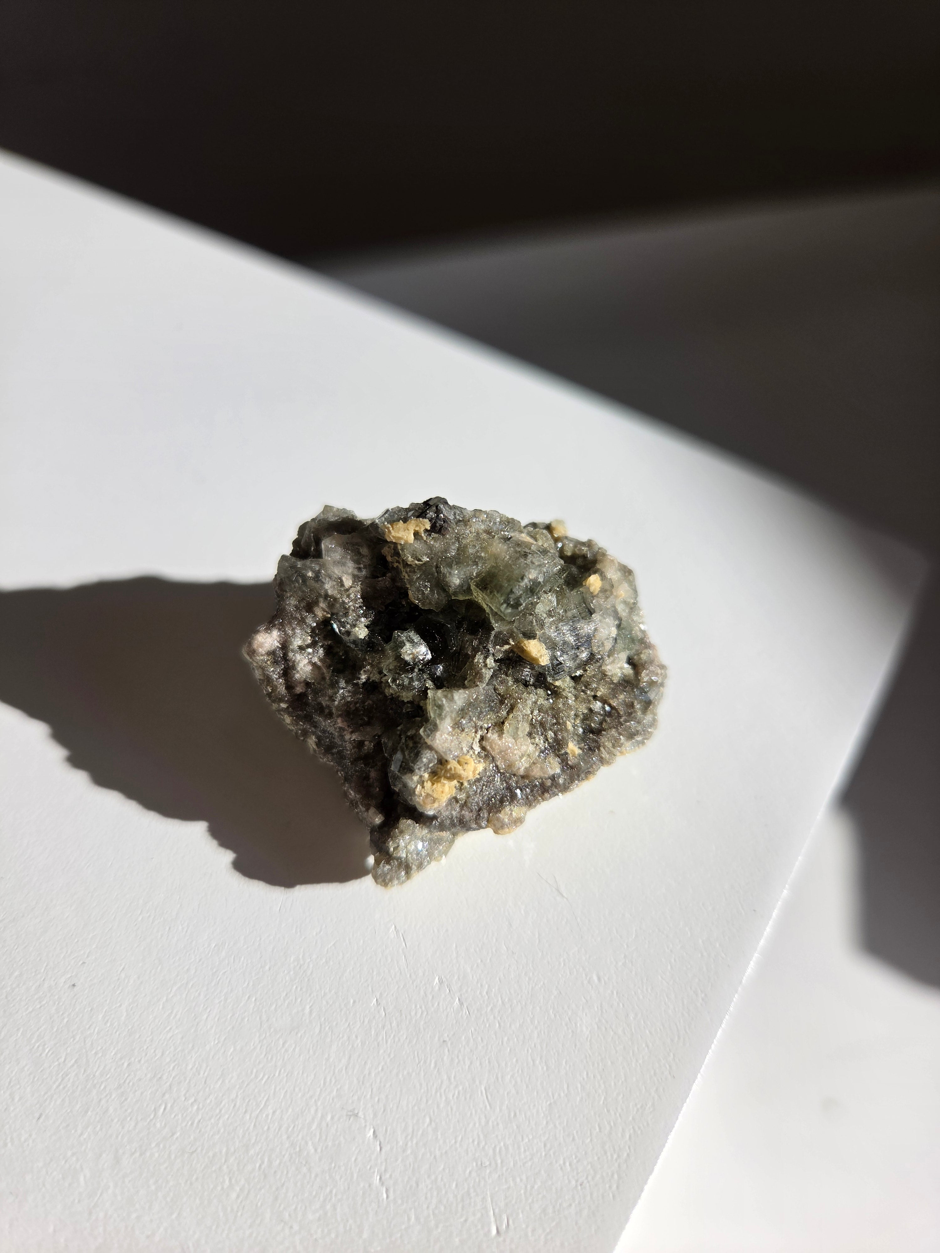 Hematite x Green Apatite 002