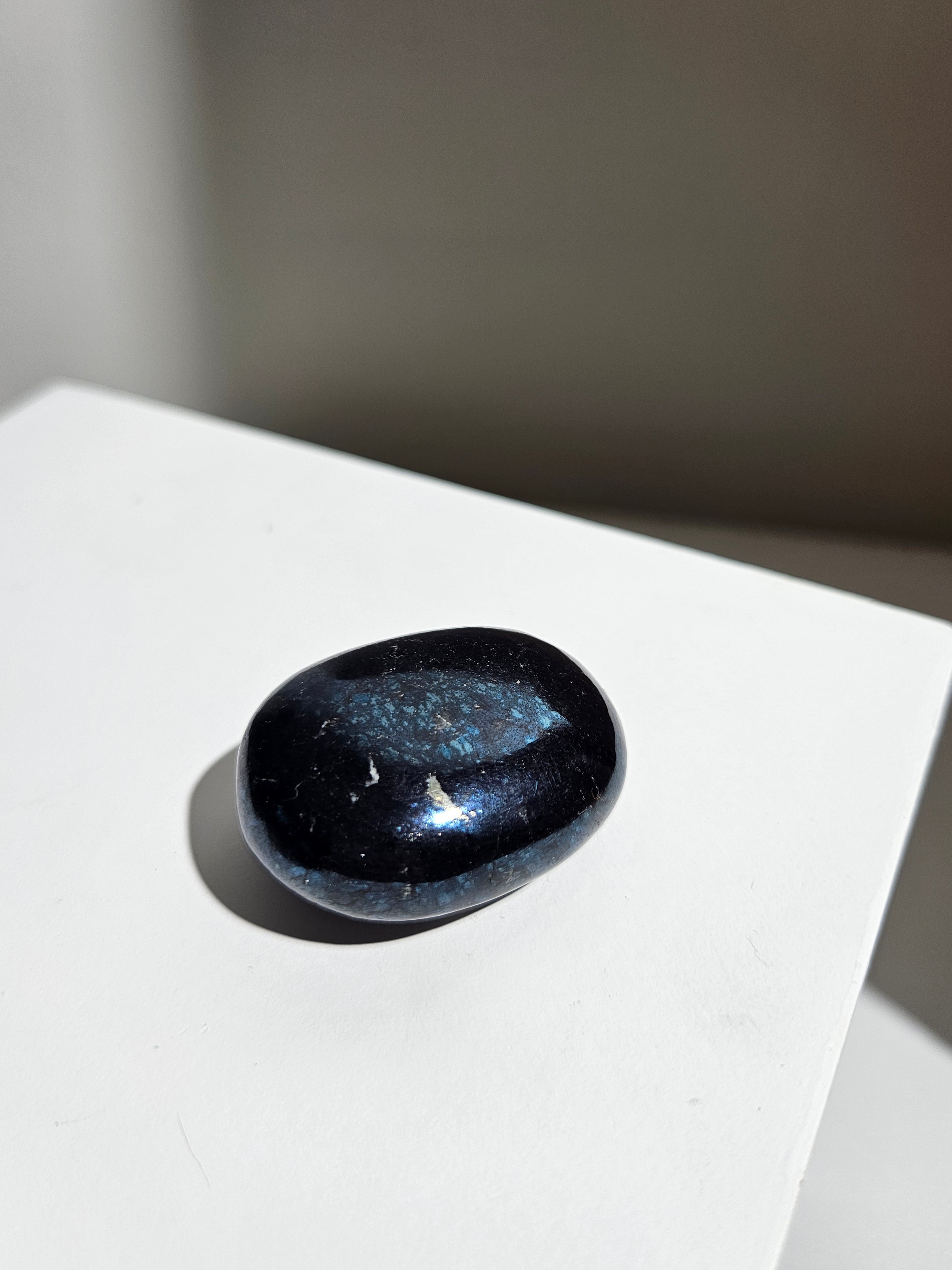 Peruvian Covelite Palmstone 009