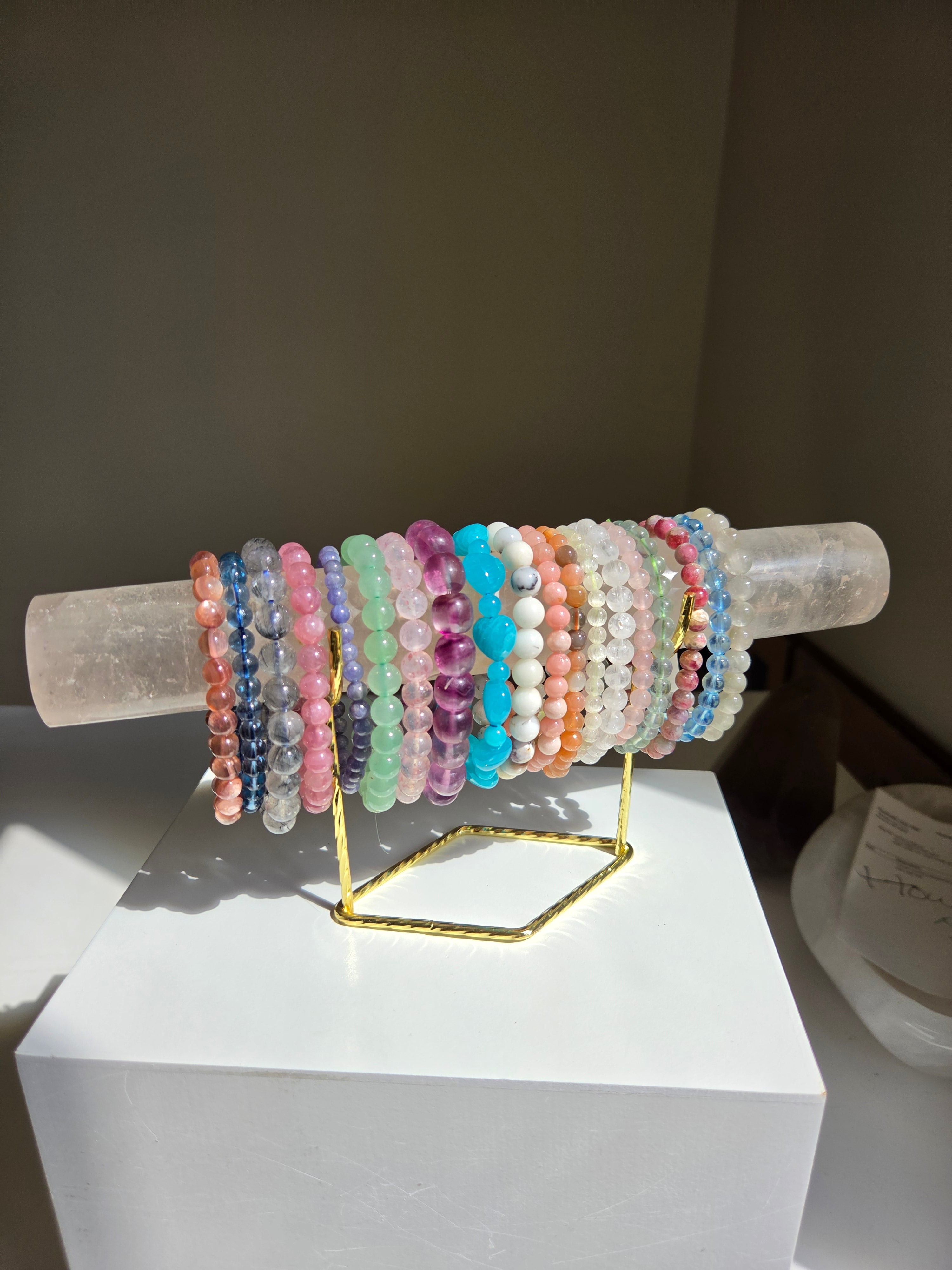 Quartz Bracelet Holder with Bracelet Bundle
