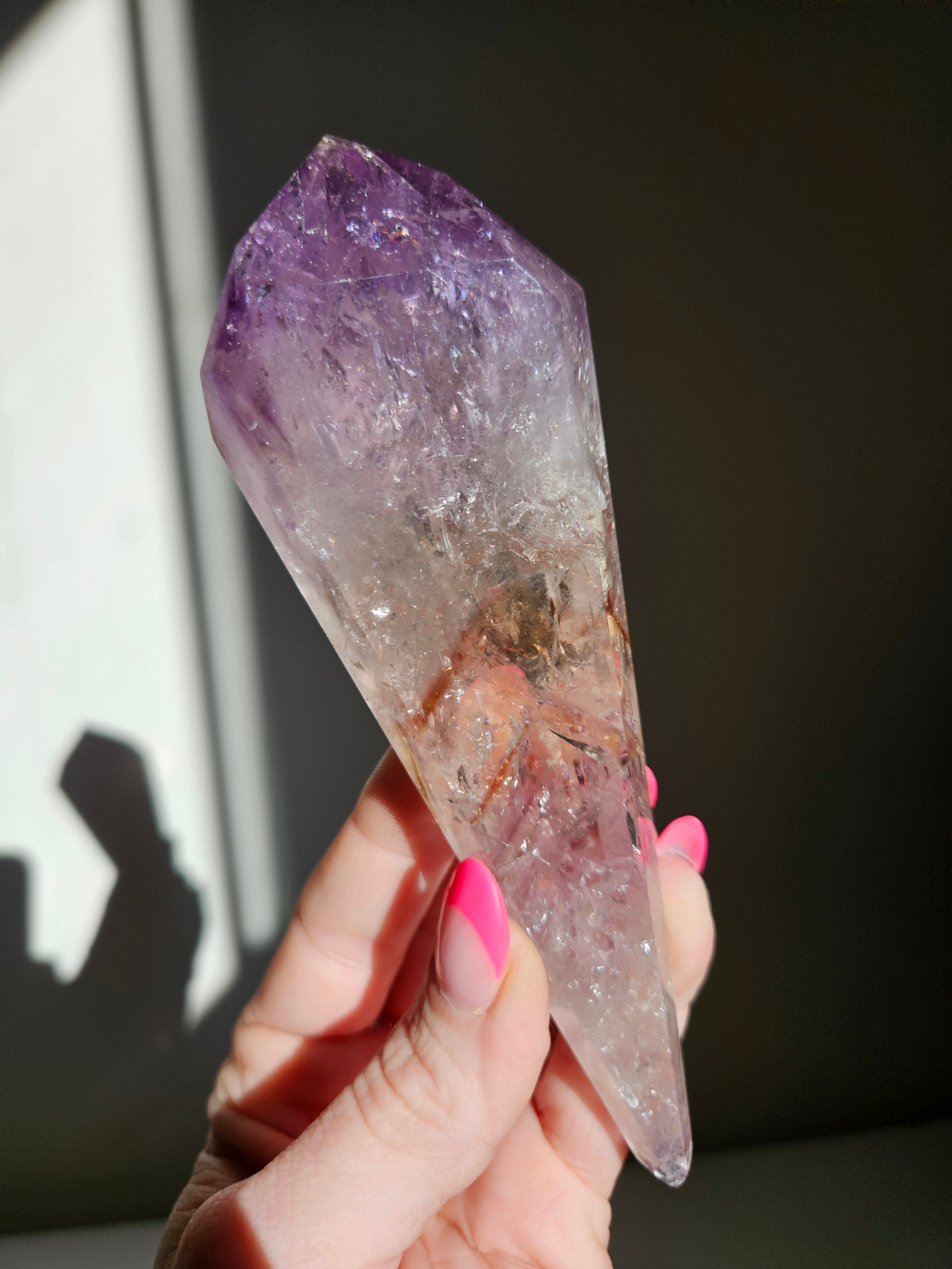 UV reactive Amethyst Wand 010