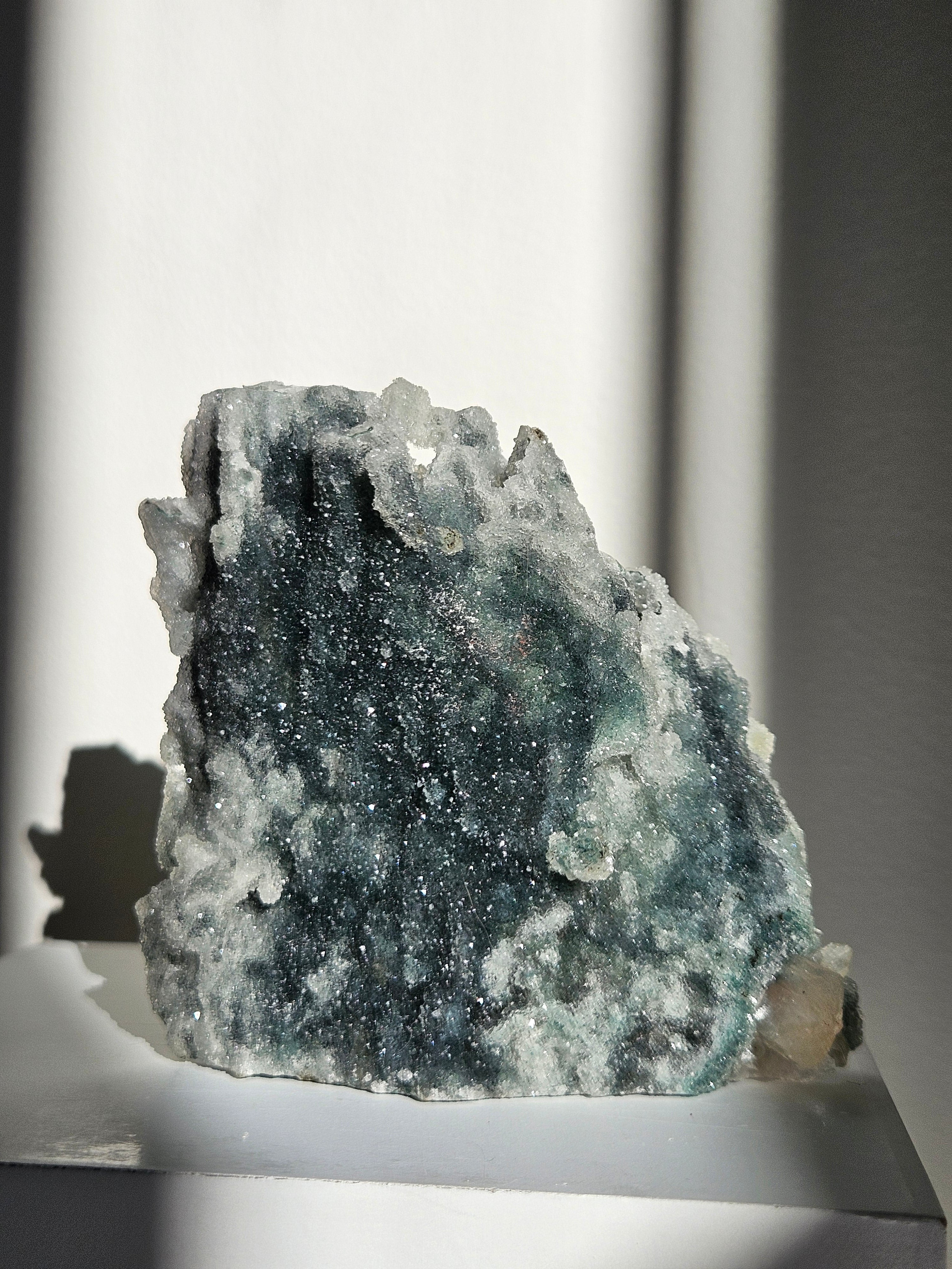 Apophyllite on Black Chalcedony 033