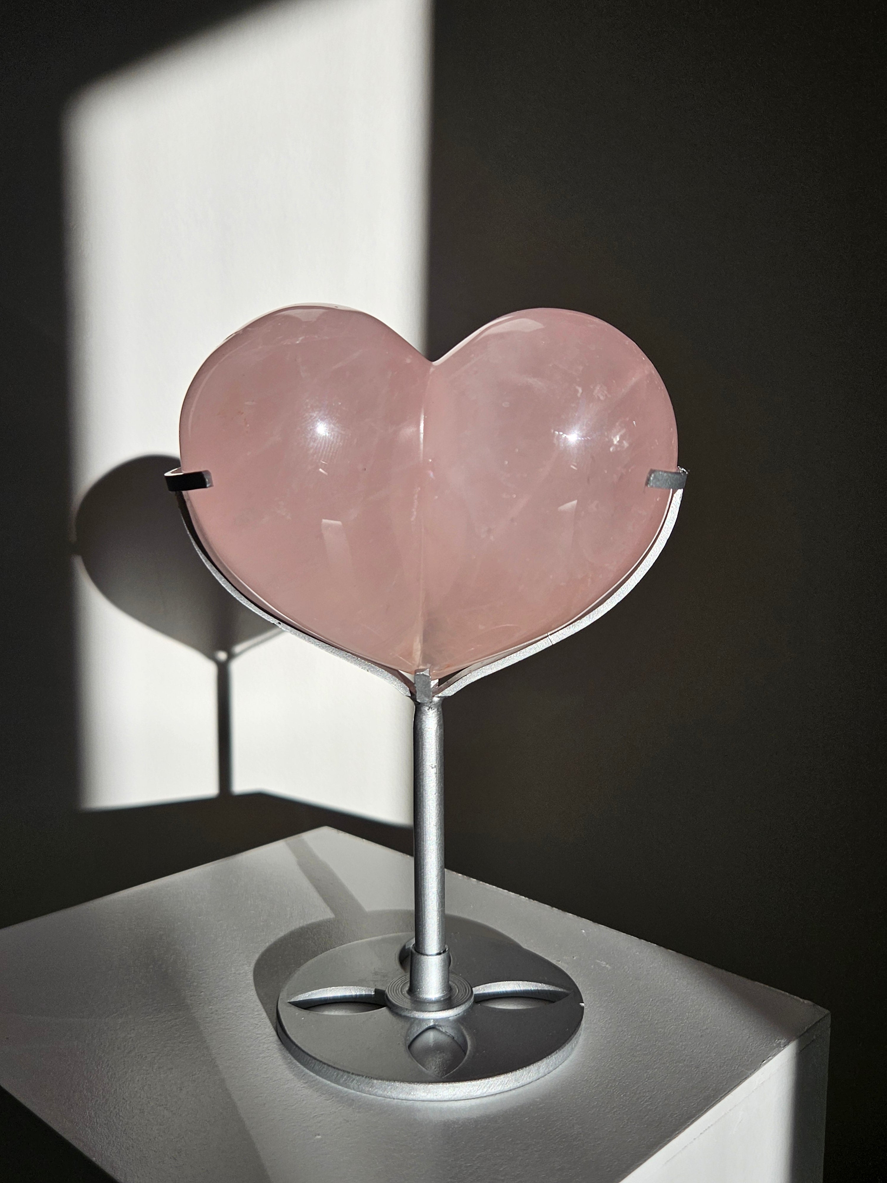 Rose Quartz Heart on Stand 004