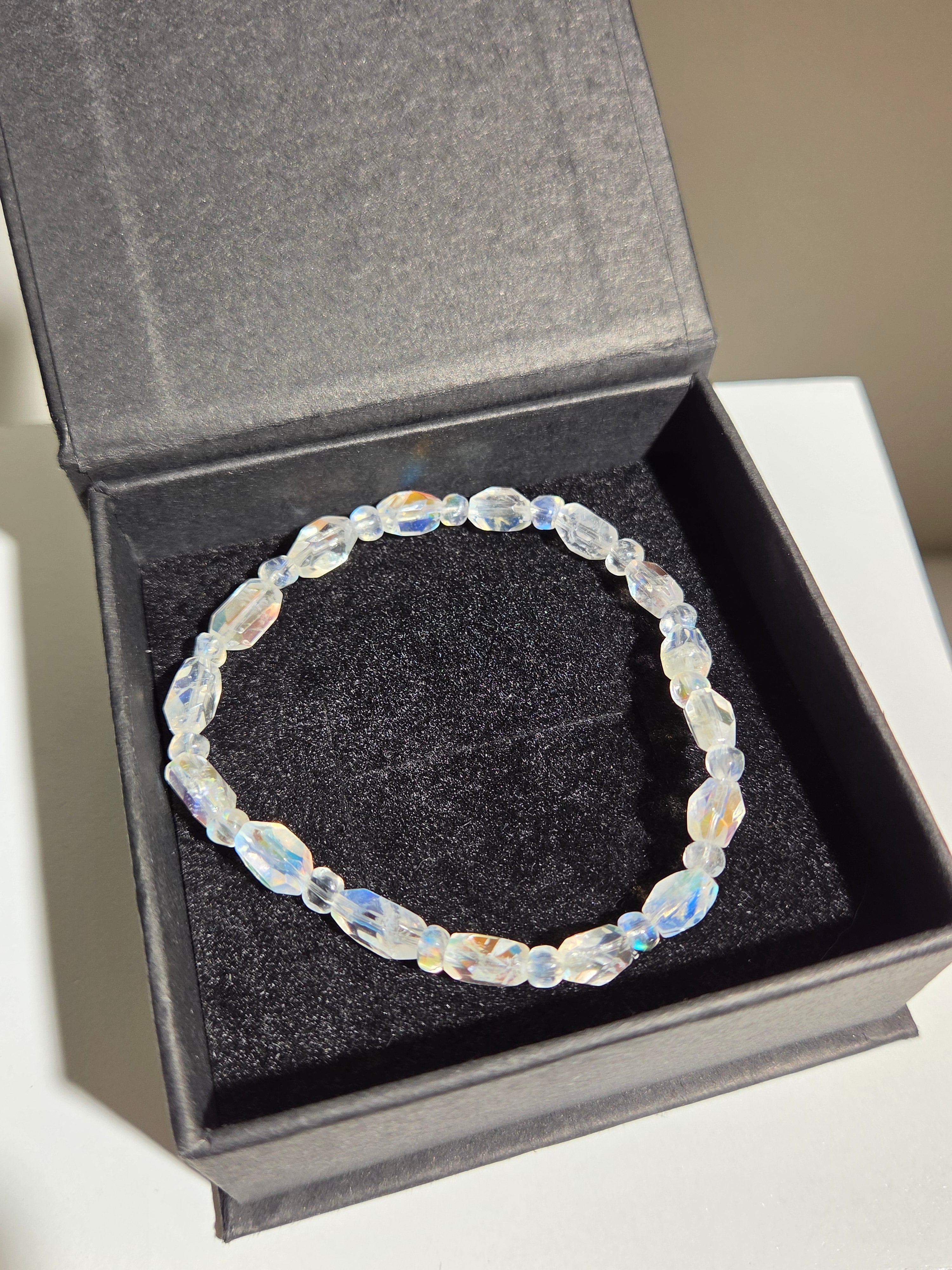 Malagasy Moonstone freeform Bracelet | 001
