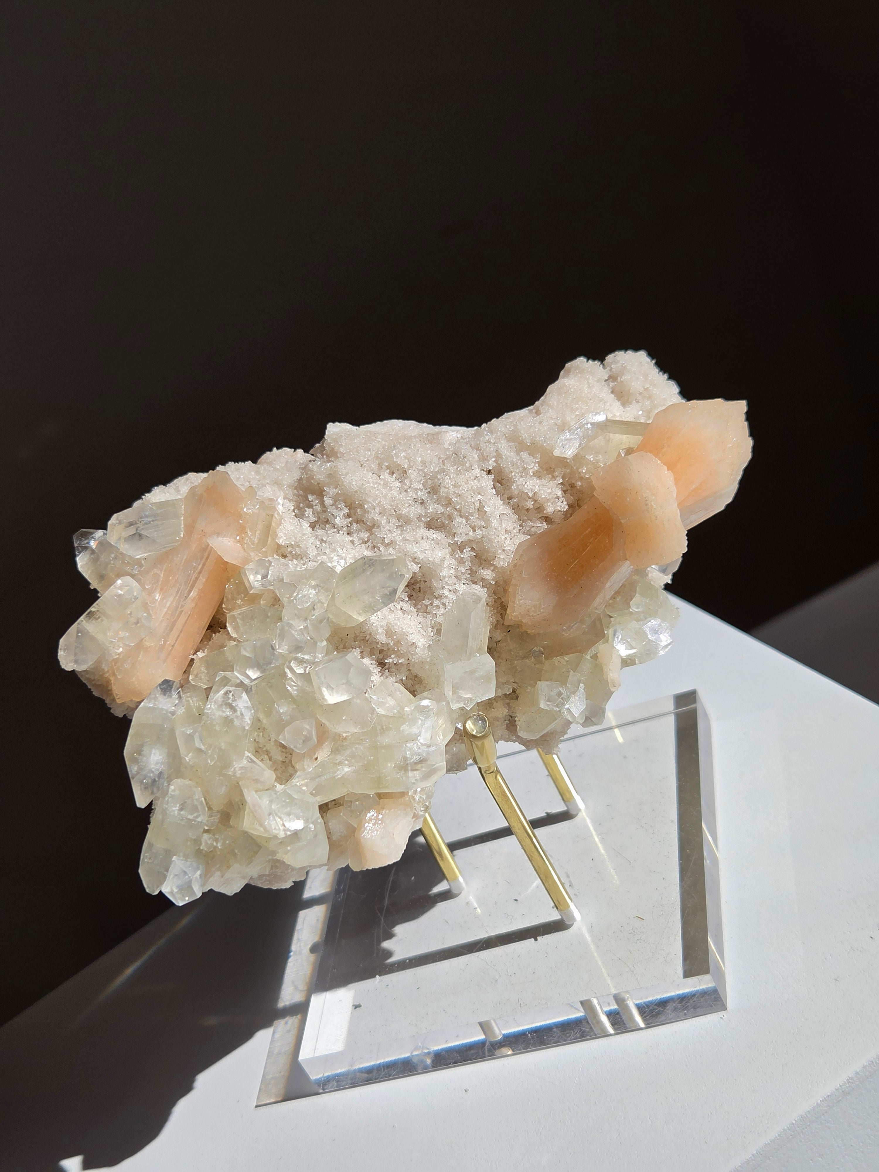Apophyllite x Stilbite 005