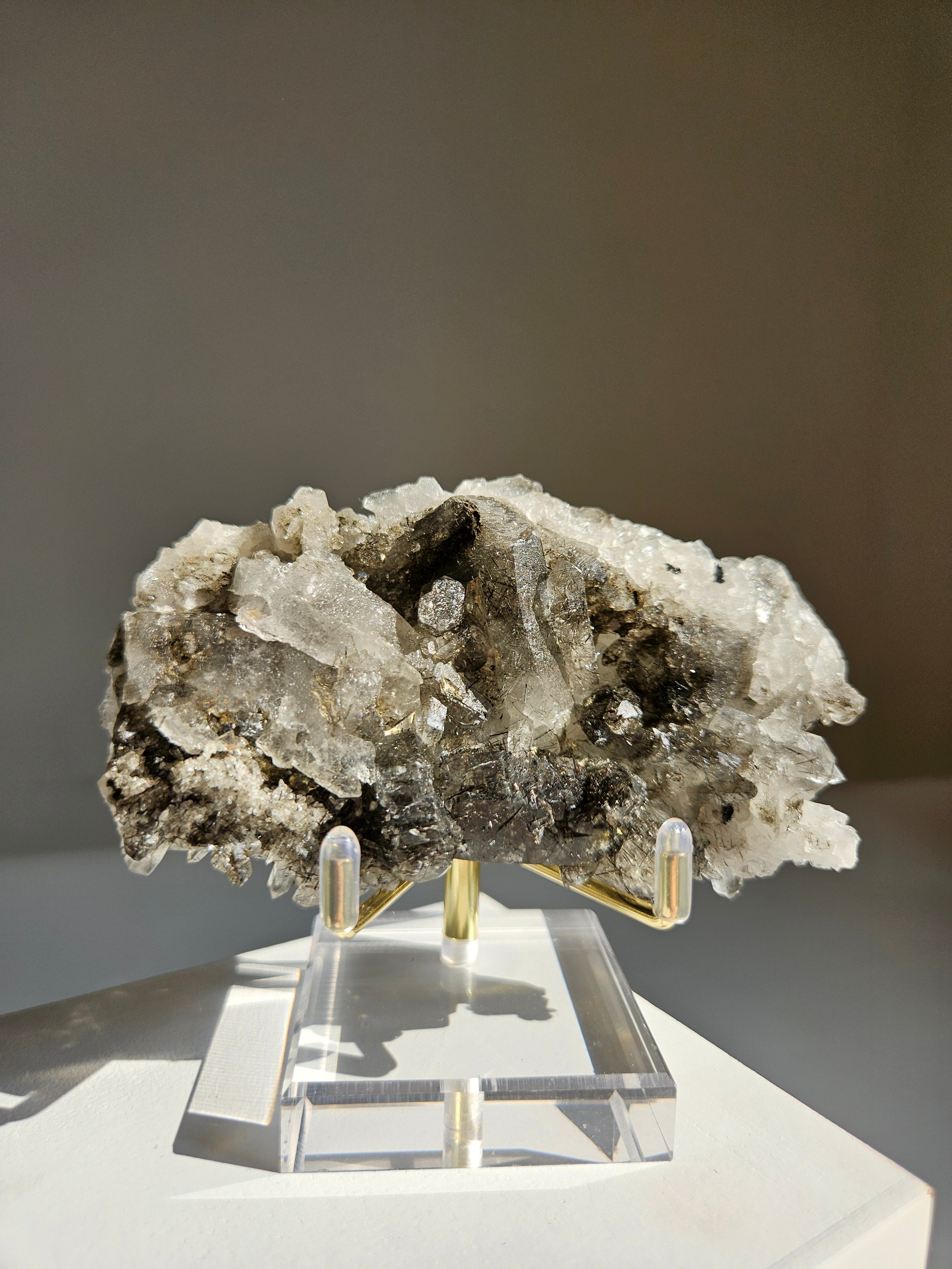 Black Tourmaline in Quartz 011