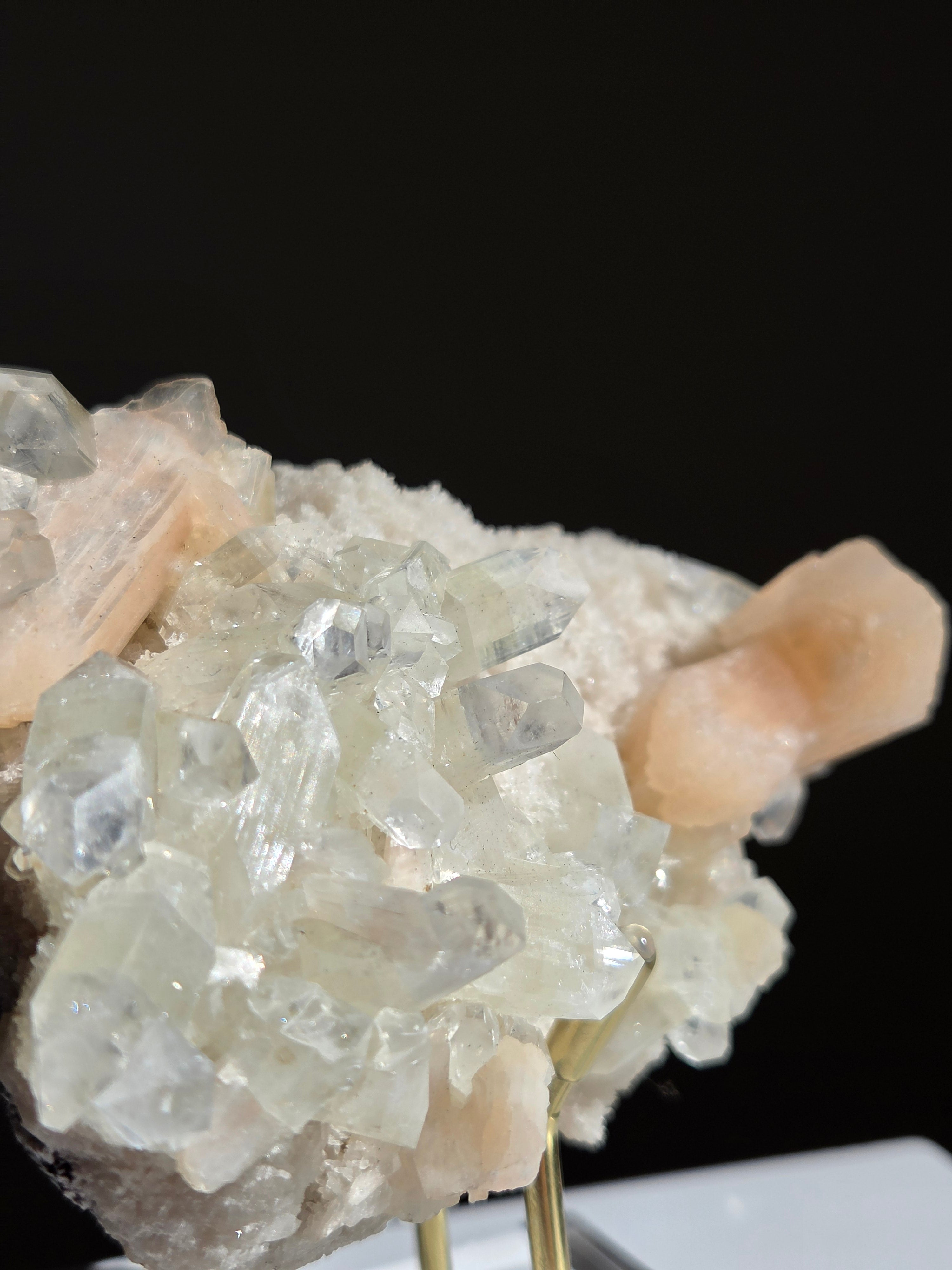 Apophyllite x Stilbite 005