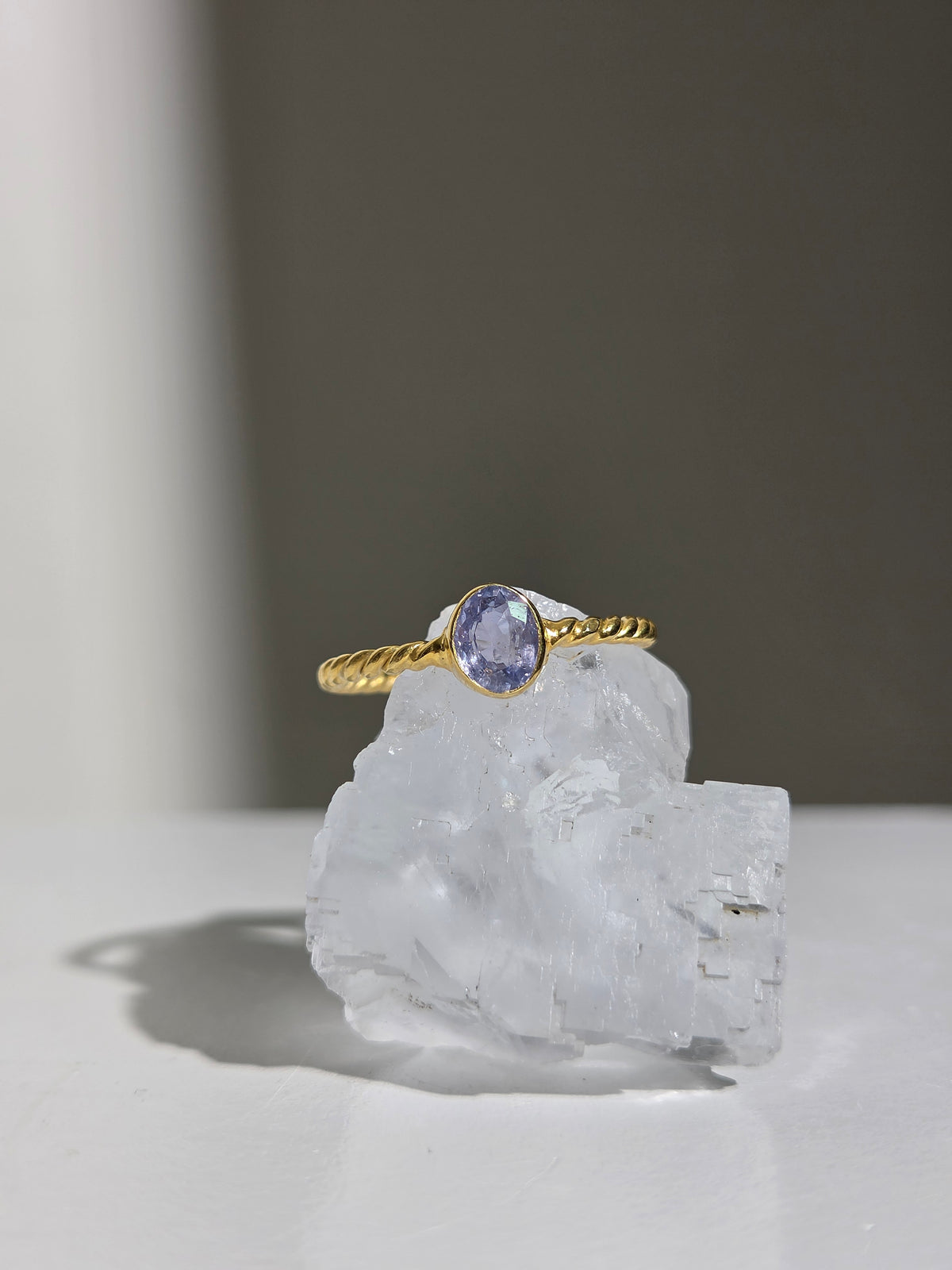 Size 8 | Sapphire Ring | gold