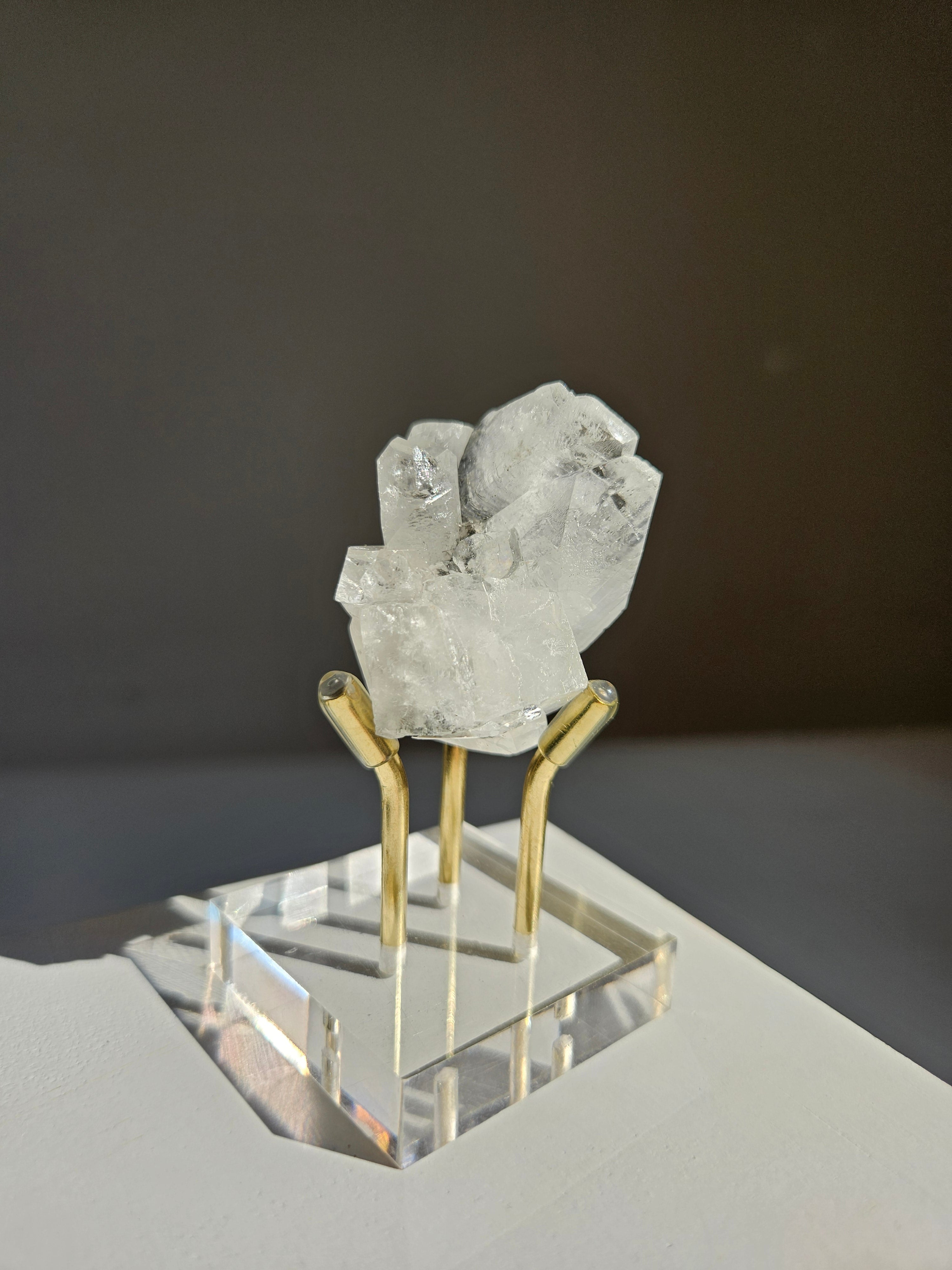 Apophyllite on Black Chalcedony 004
