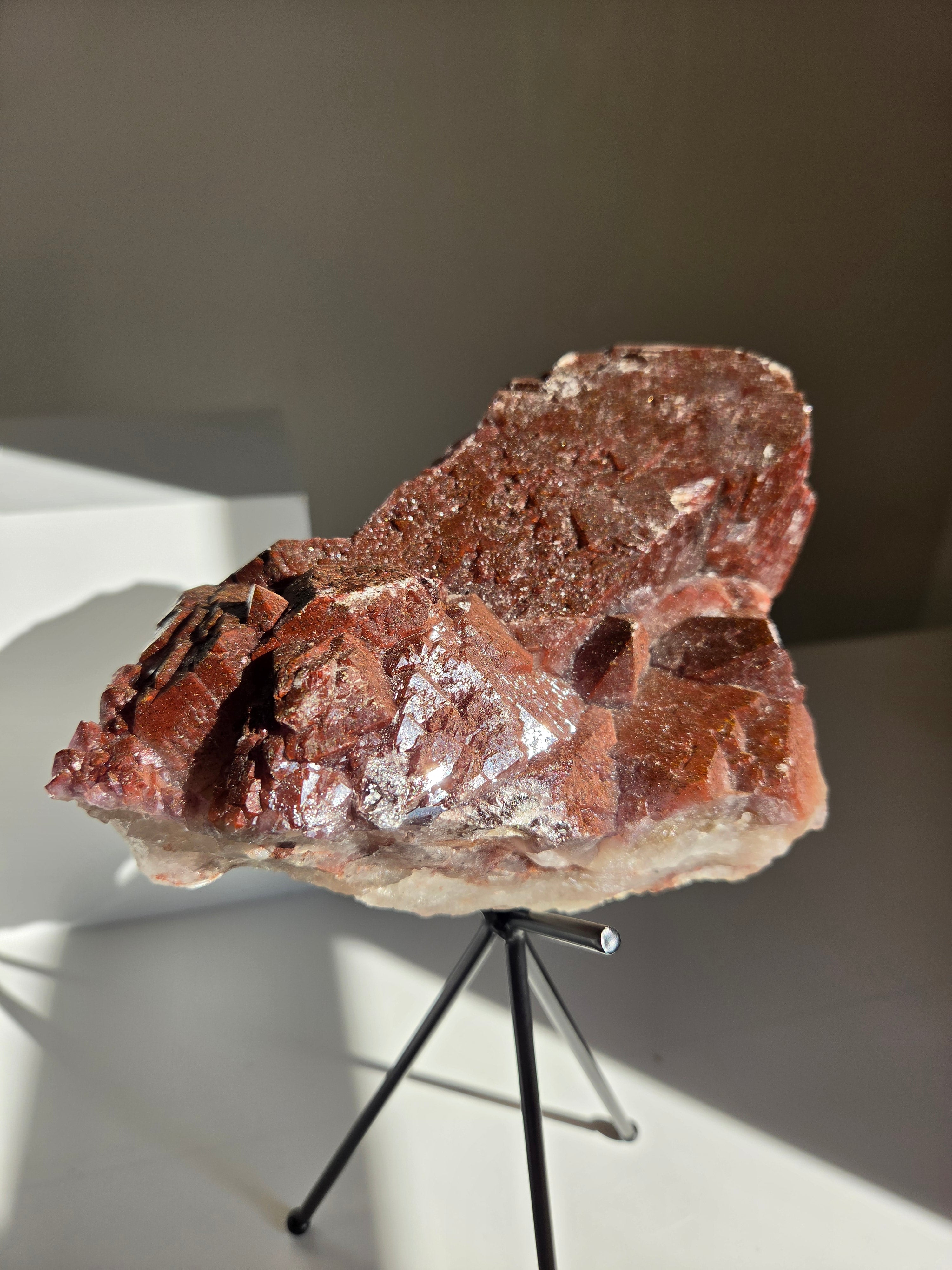 Hematite on Quartz x Amethyst 008