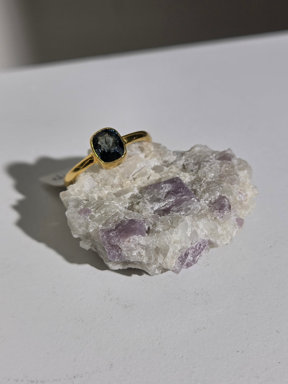 Size 6 | Spinel Ring | gold