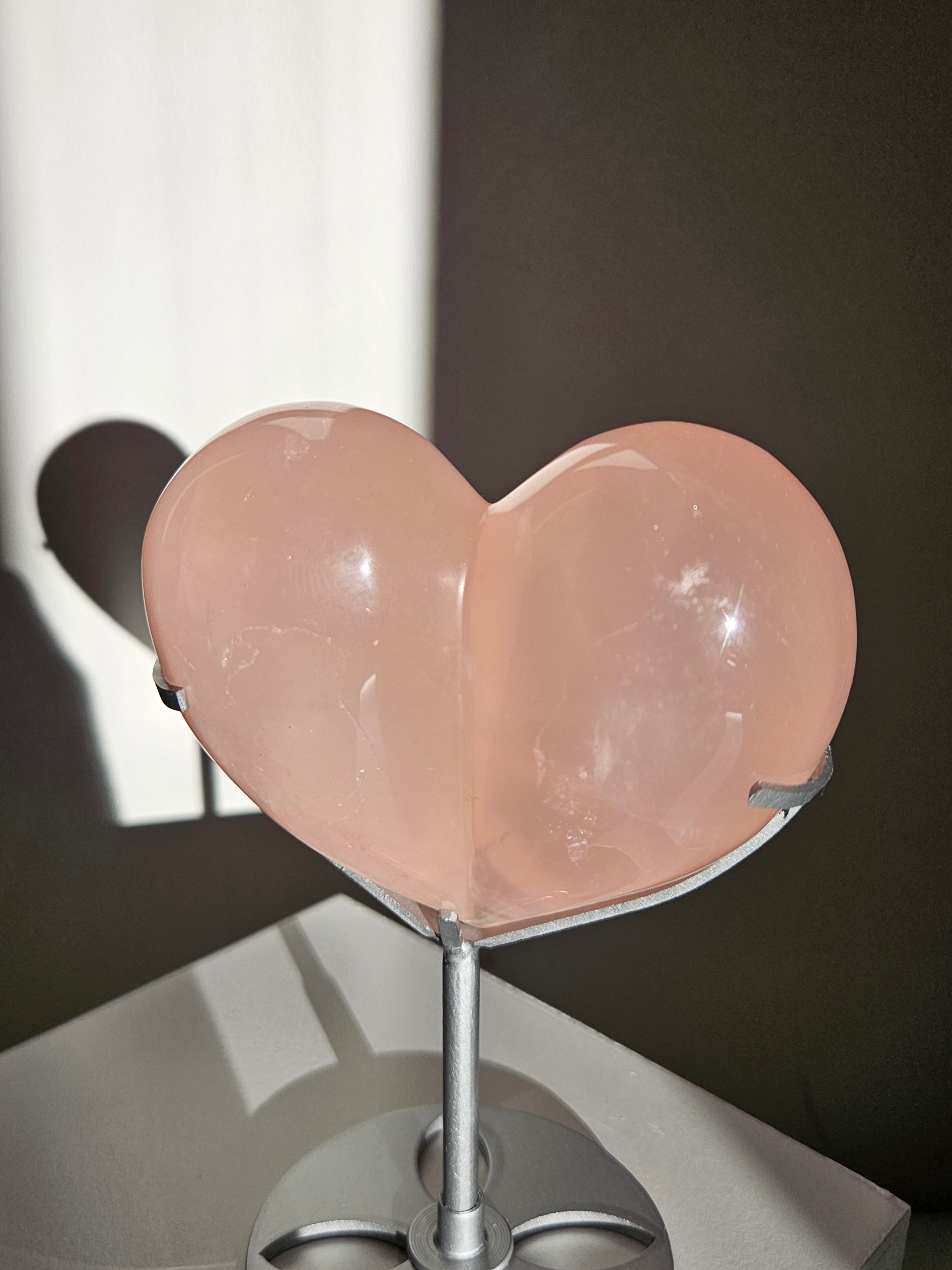 Rose Quartz Heart on Stand 001