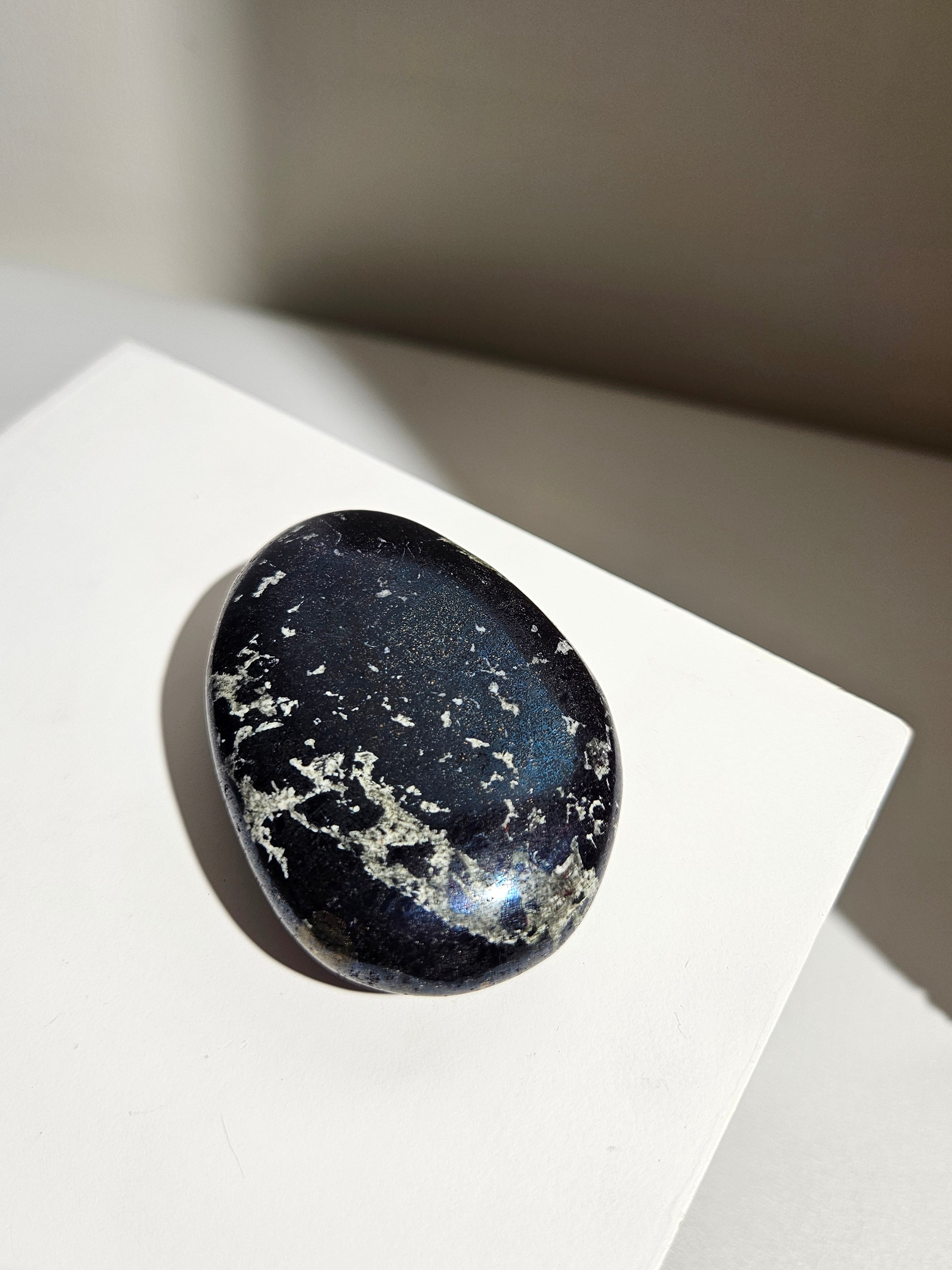 Peruvian Covelite Palmstone 008