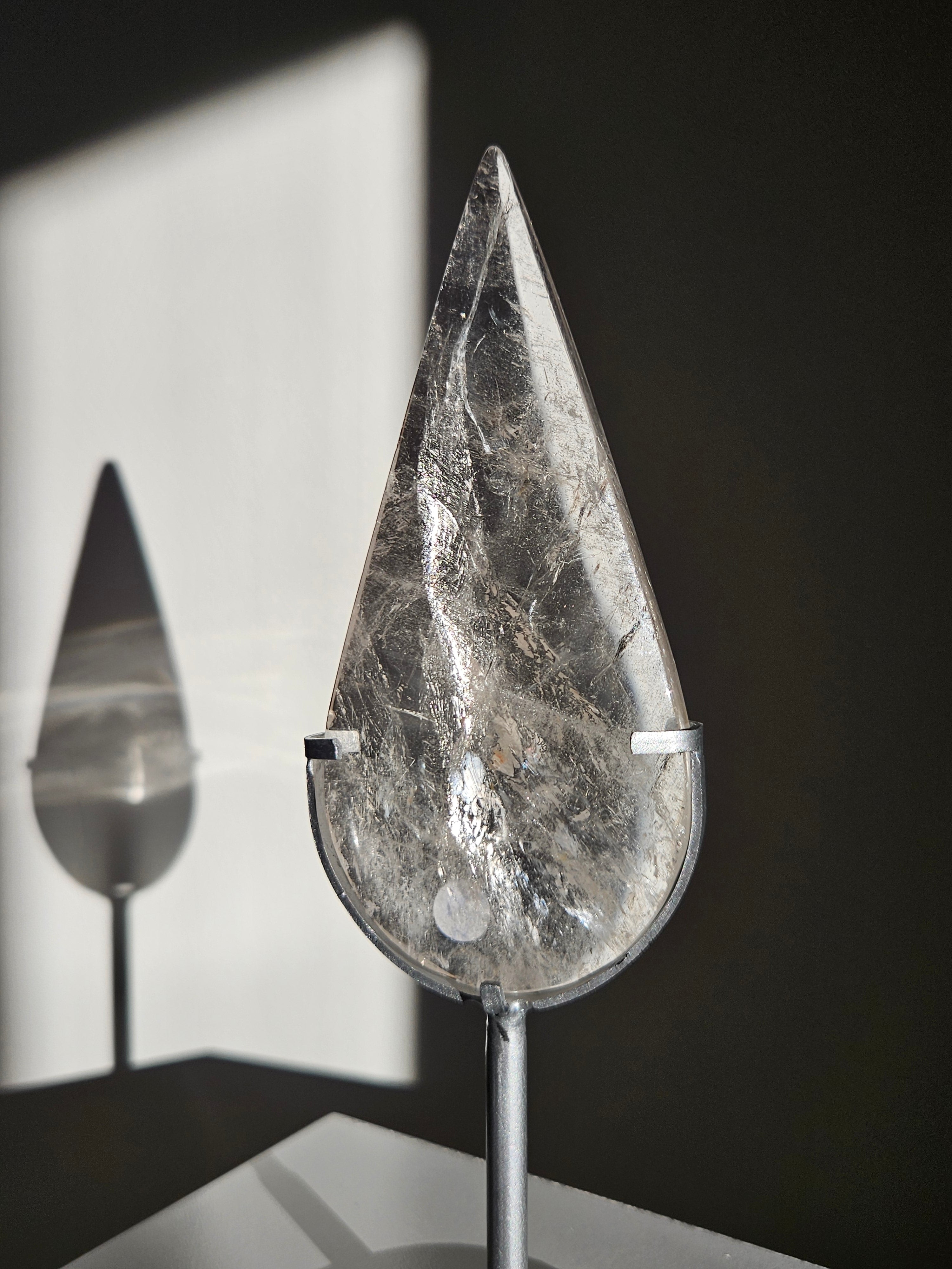Quartz Teardrop on Stand 001