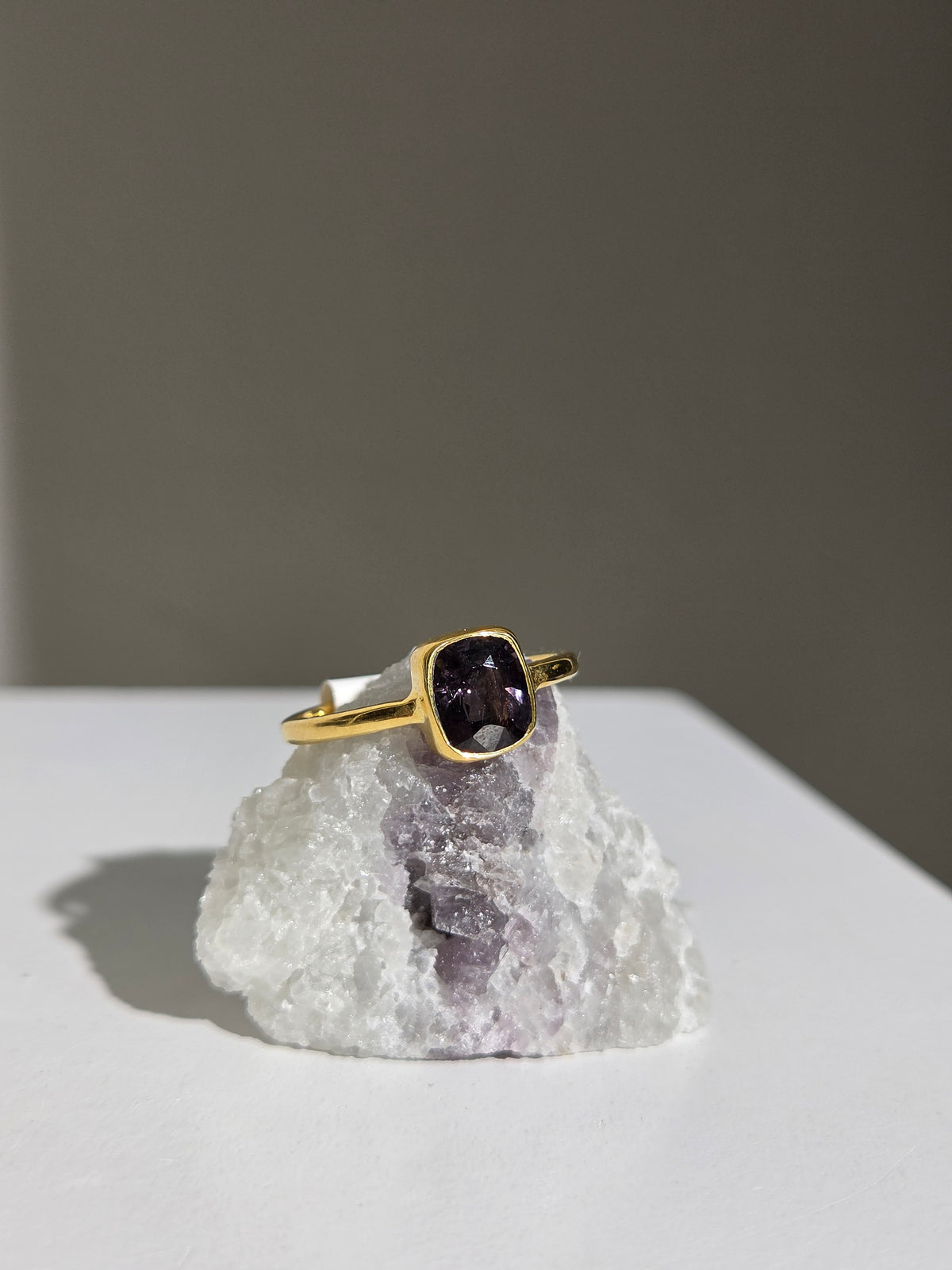 Size 8 | Spinel Ring | gold 001