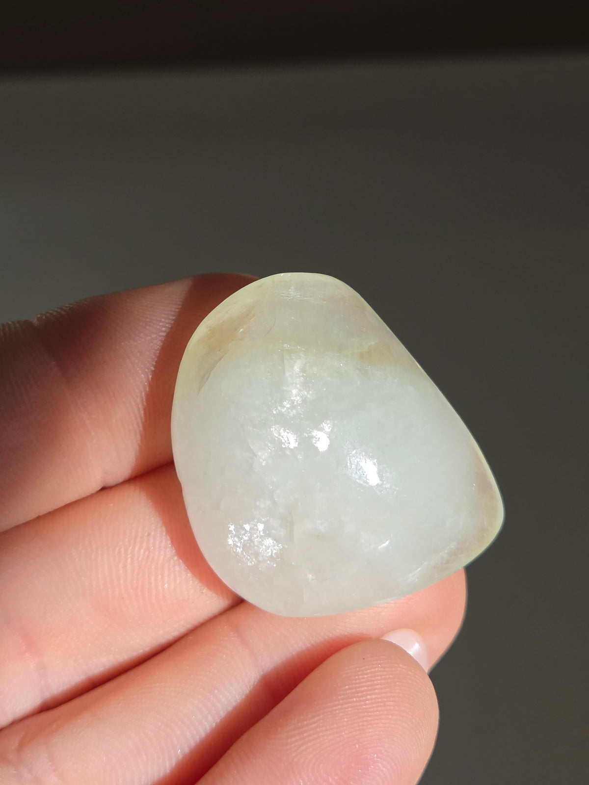 Minty Apophyllite Tumbled 001