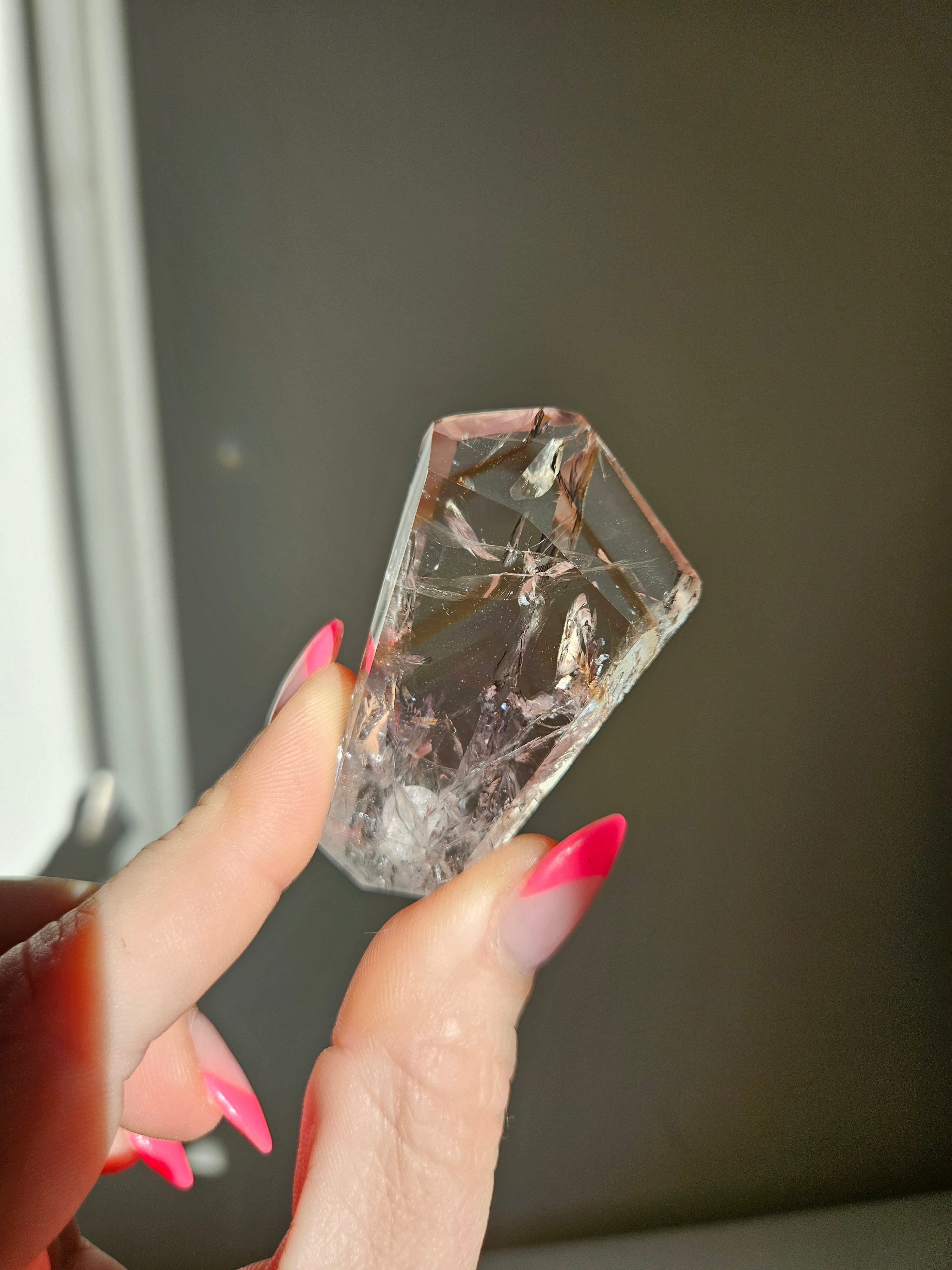 UV reactive Amethyst Wand 004