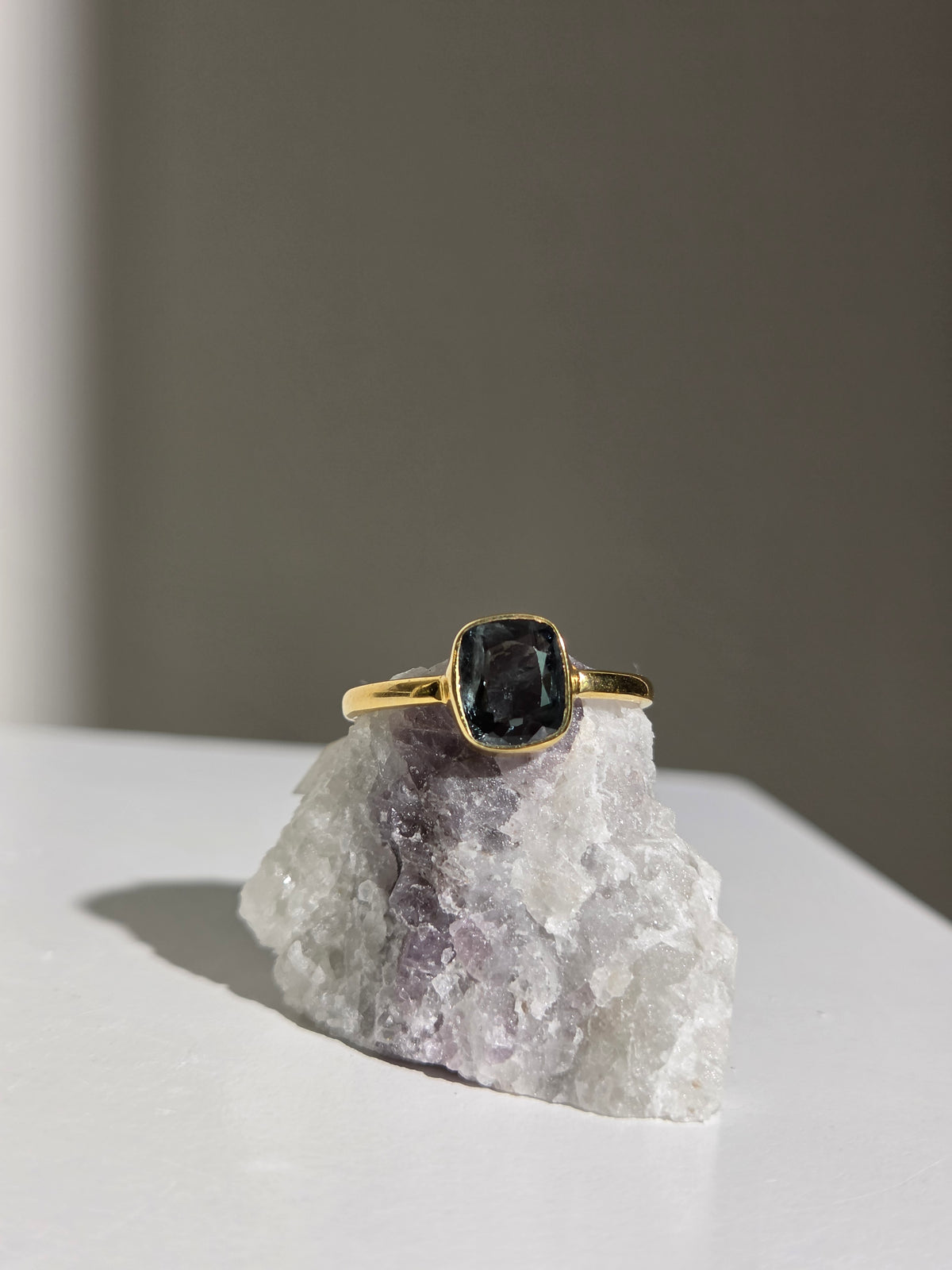 Size 8 | Spinel Ring | gold 002