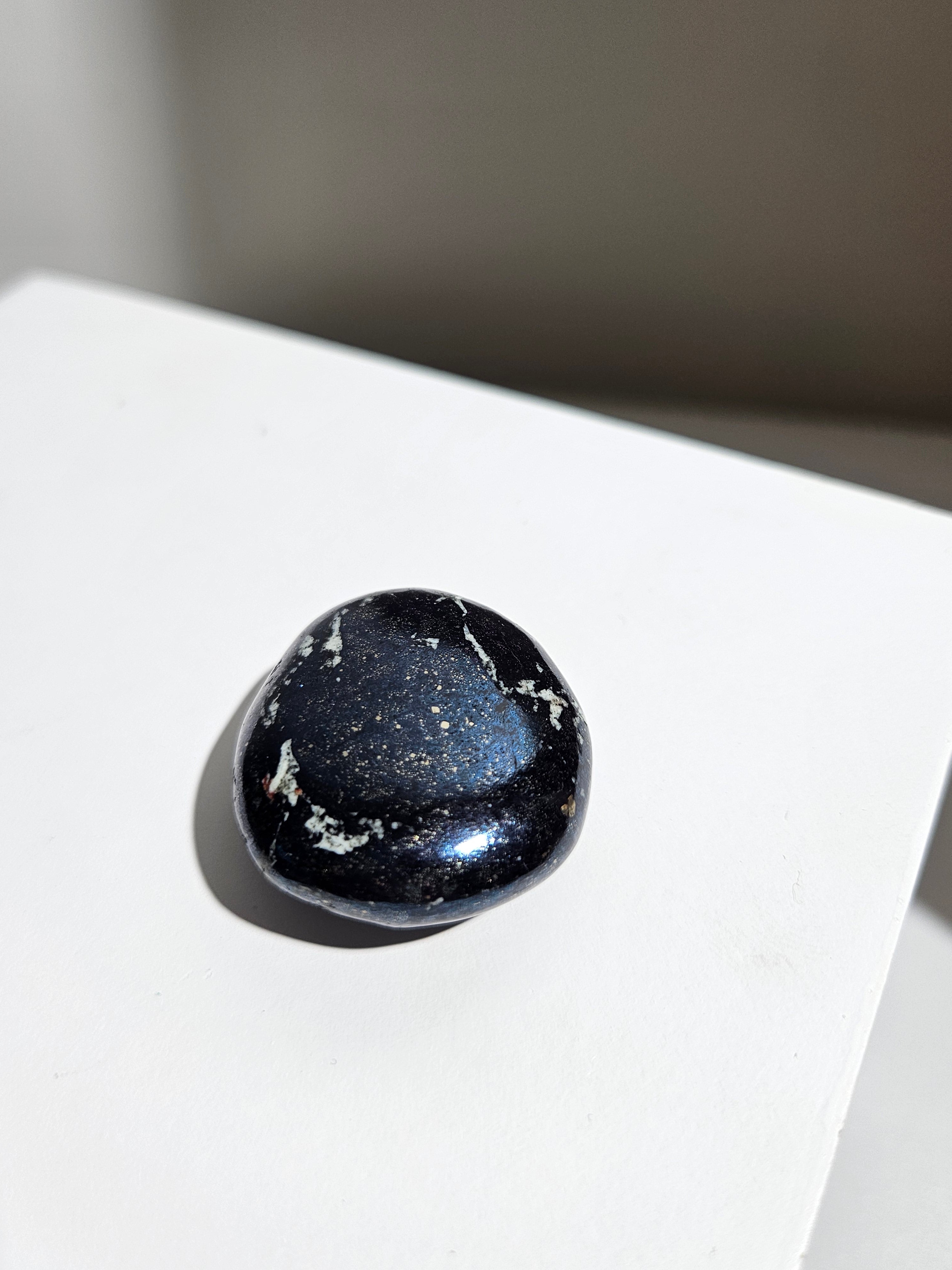 Peruvian Covelite Palmstone 005