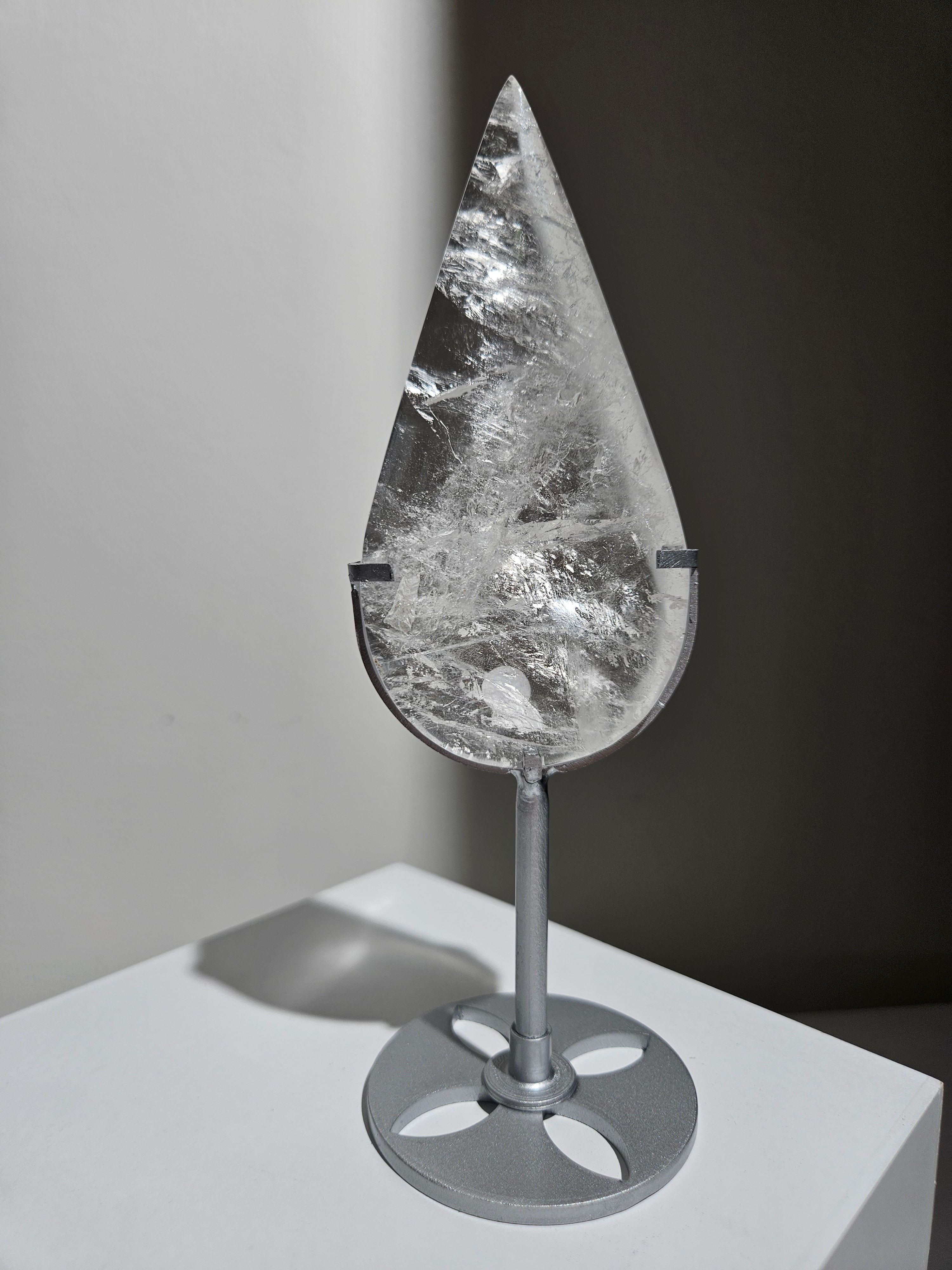 Quartz Teardrop on Stand 002