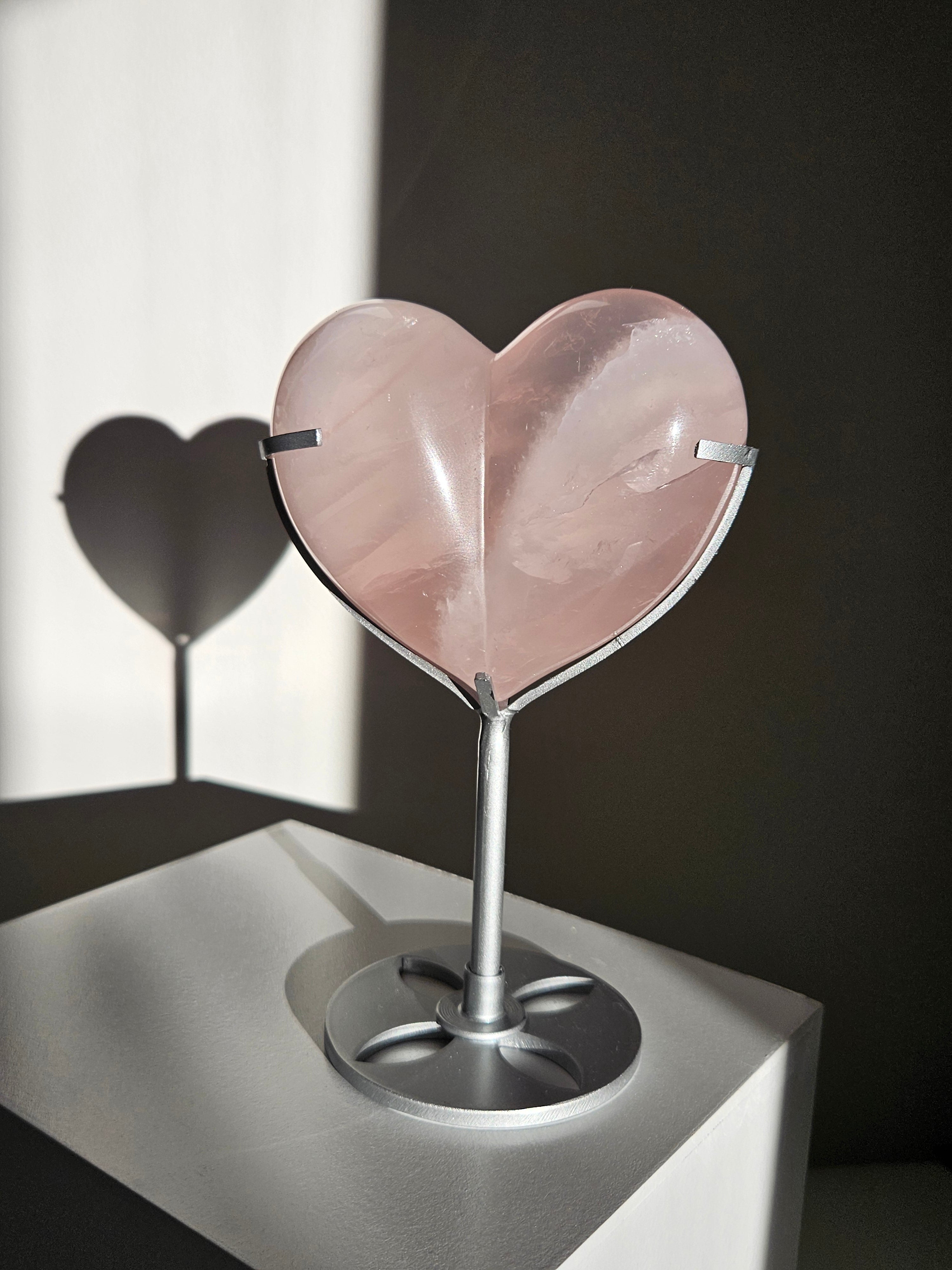 Rose Quartz Heart on Stand 002