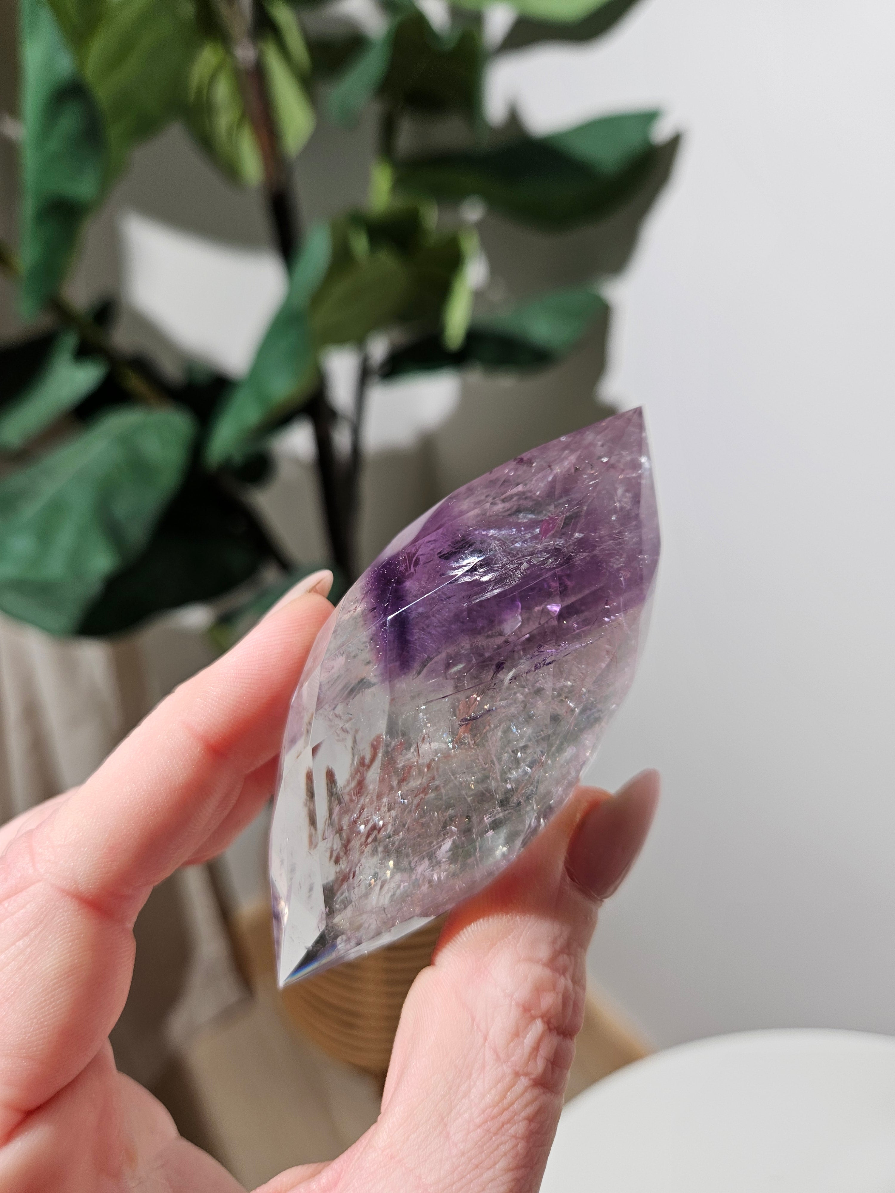 Amethyst Faceted 010